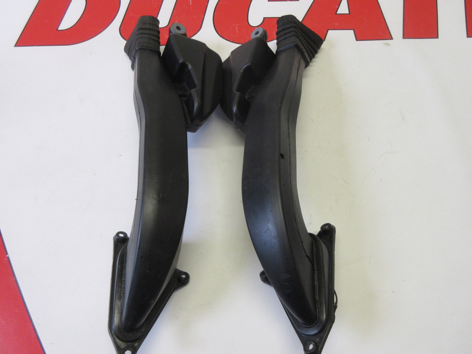 Ducati Left & Right hand air manifold intakes 848 1098 1198 44211492A 44211482A