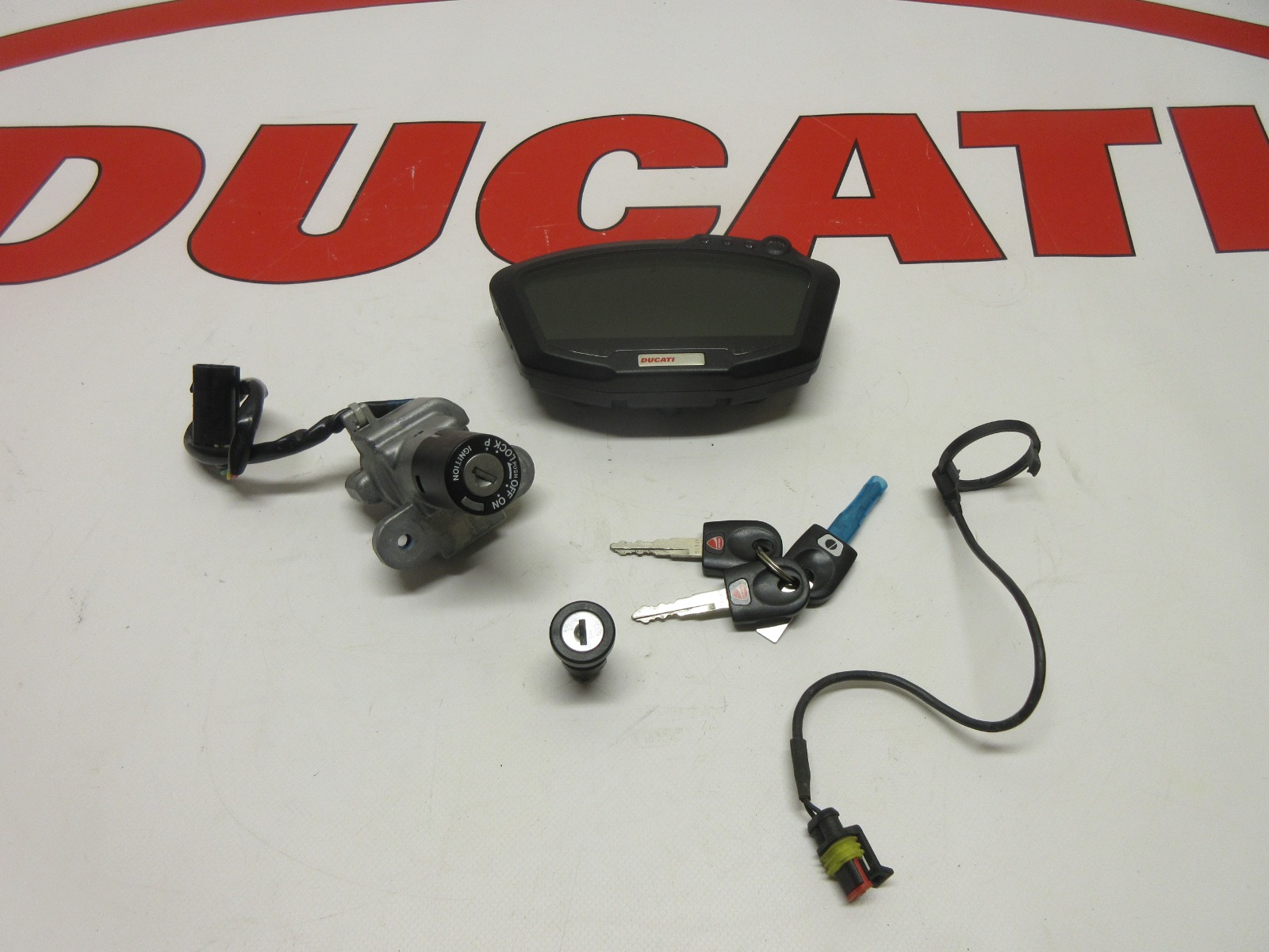 Ducati speedo meter lock set keys ignition 848 1098 1198 40610733A