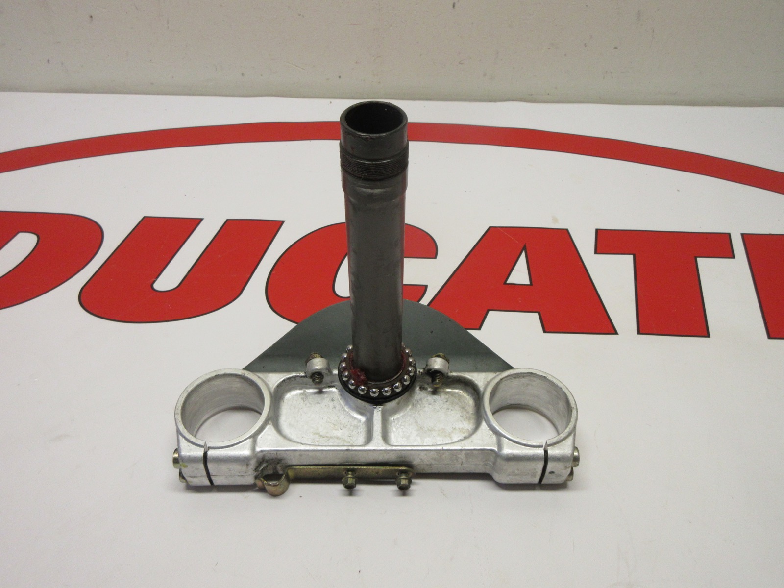 DUCATI BOTTOM YOKE STEERING STEM CROWN SPORT TOURING ST2 ST3 ST4 S 34220151B