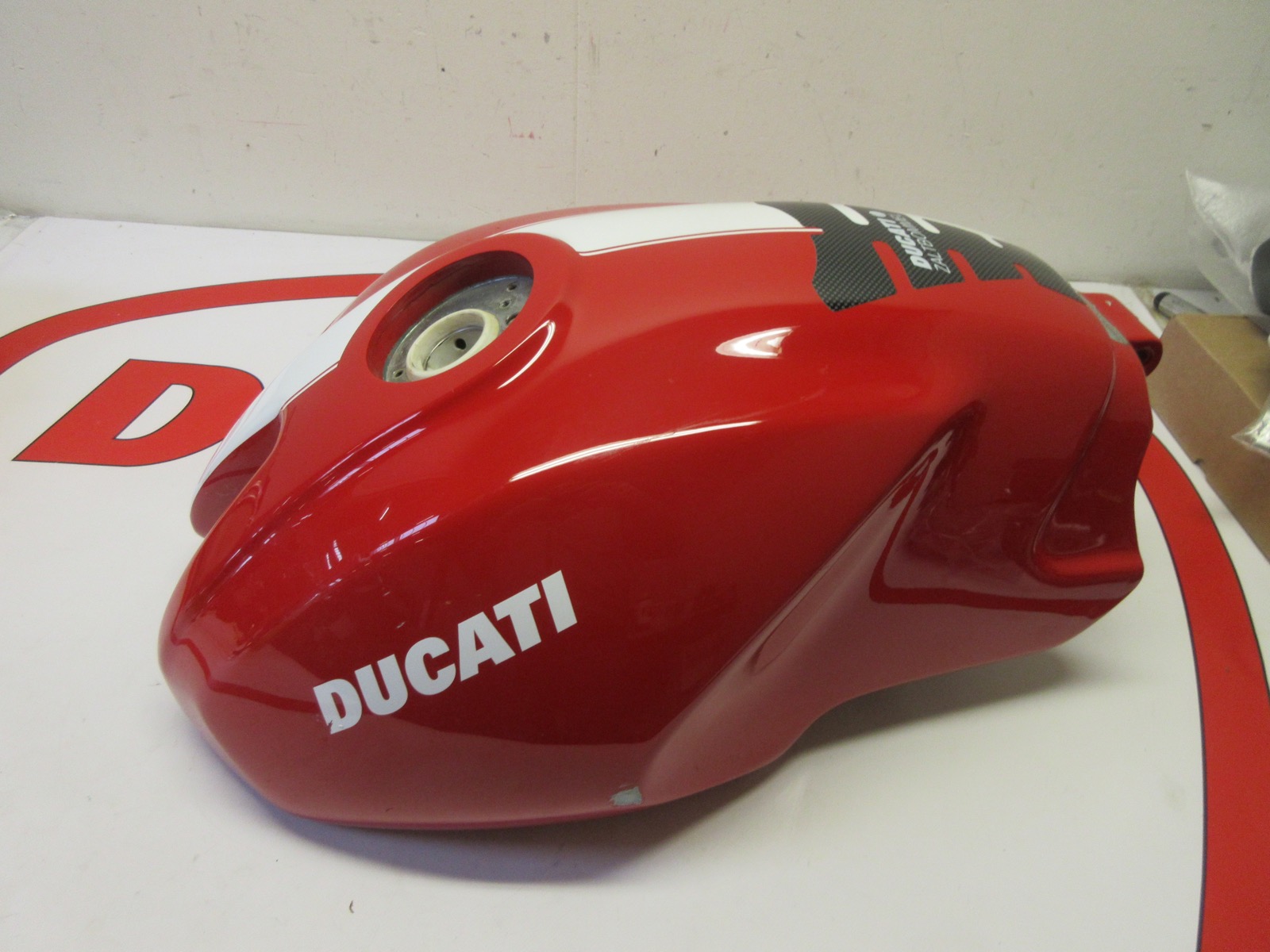 58612392A ドゥカティ純正 FUEL TANK HD店 58612392A ドゥカティ純正 FUEL TANK SP店