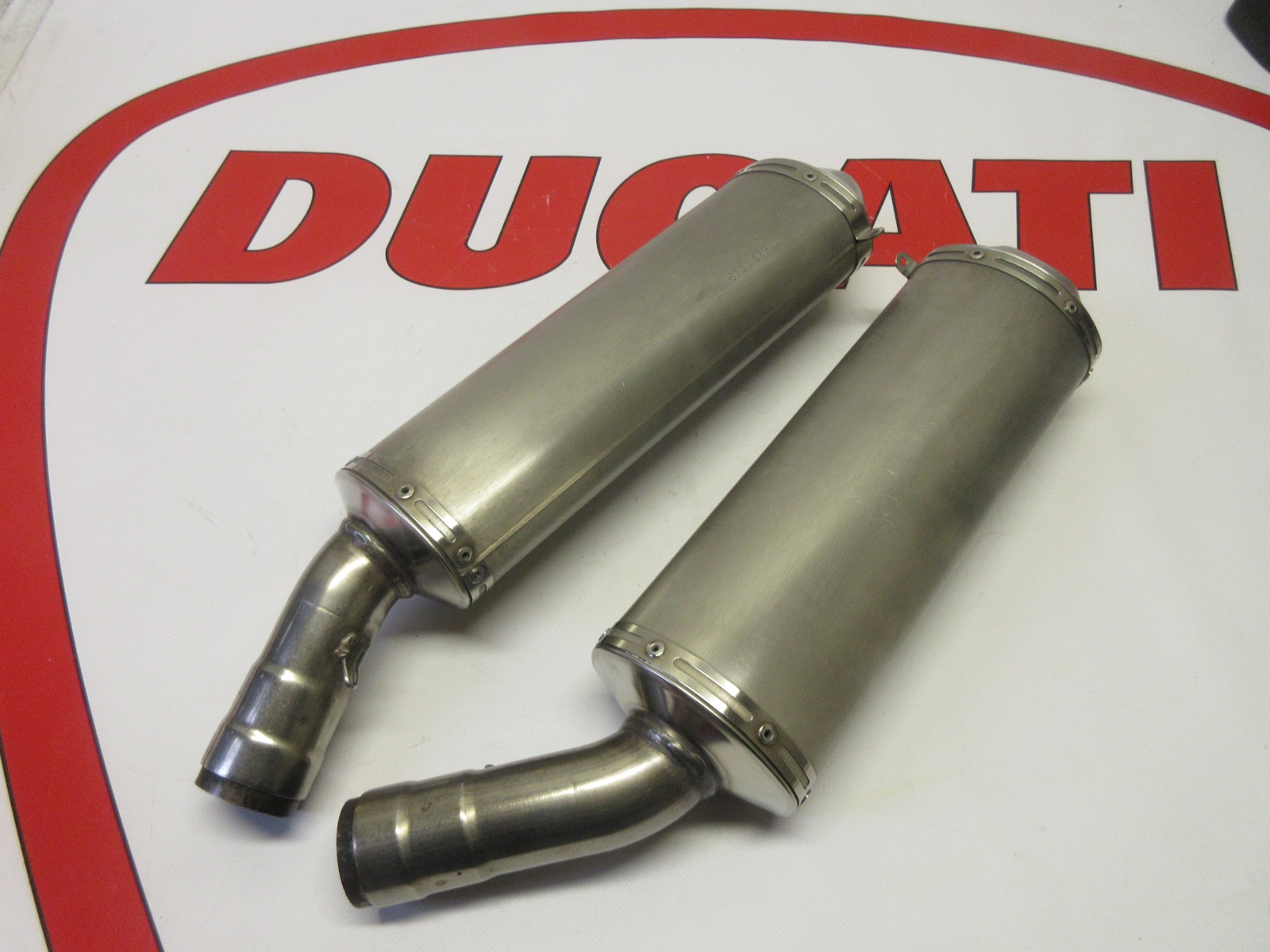 Ducati Left & right exhaust silencer end cans 848 1098 1198 57410962C 57310992C