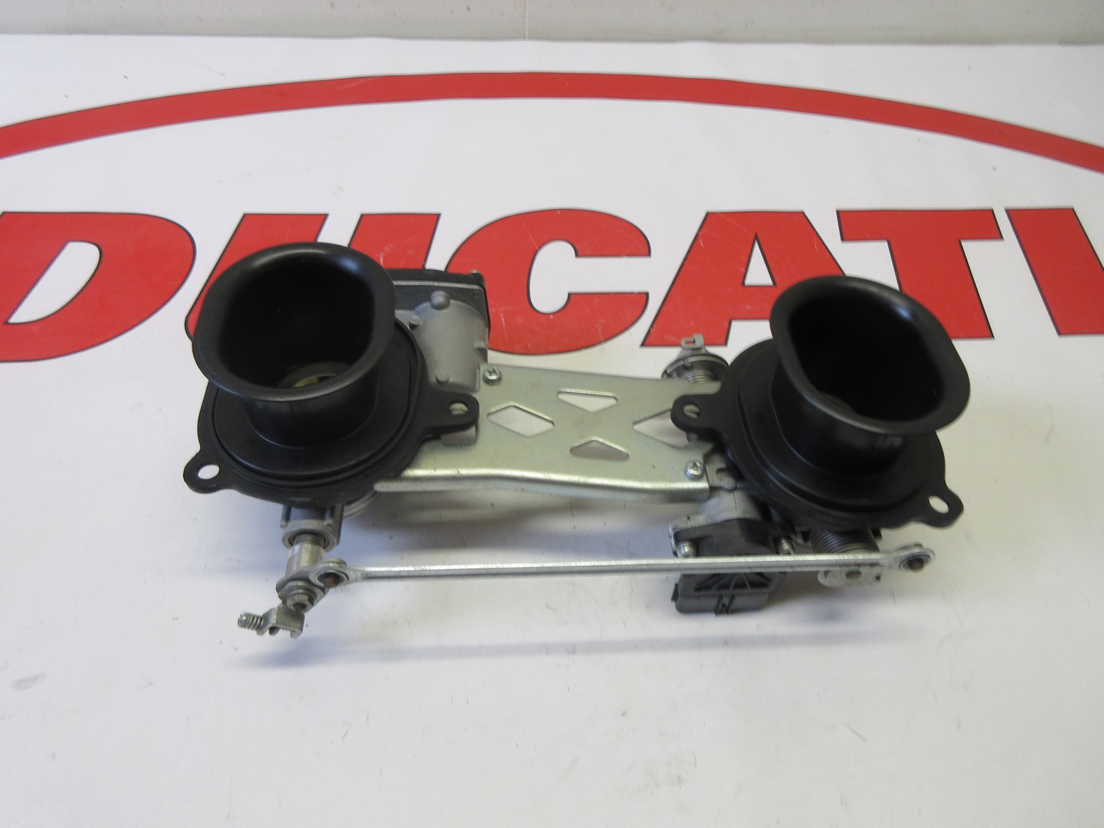 Ducati injection unit throttle body Diavel Multistrada 1200 28240871A