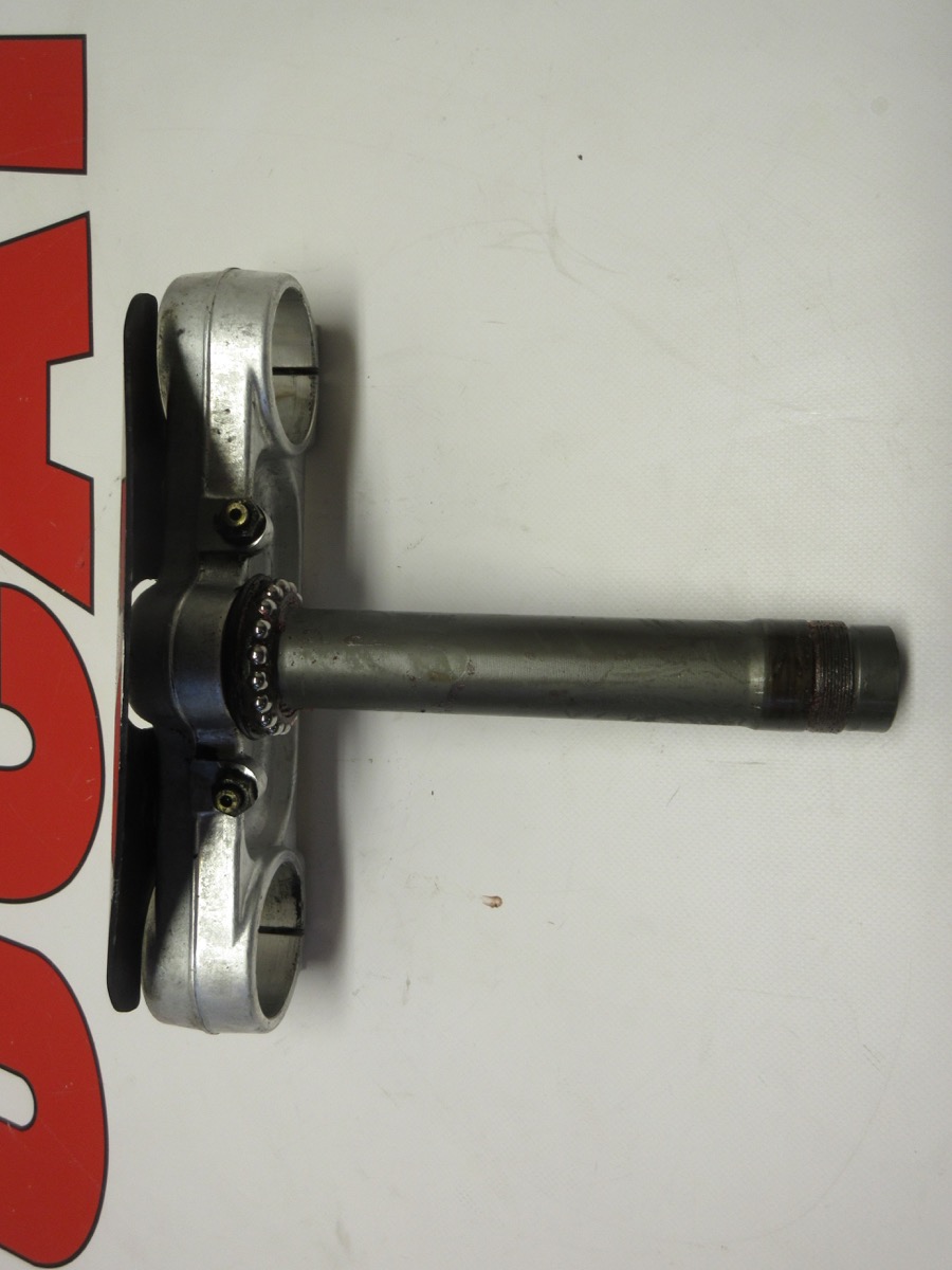 34220103A ドゥカティ純正 BOTTOM YOKE 748R/01 998B/02 HD店 34220103A ドゥカティ純正 BOTTOM YOKE 748R&frasl;01 998B&frasl;02 HD店