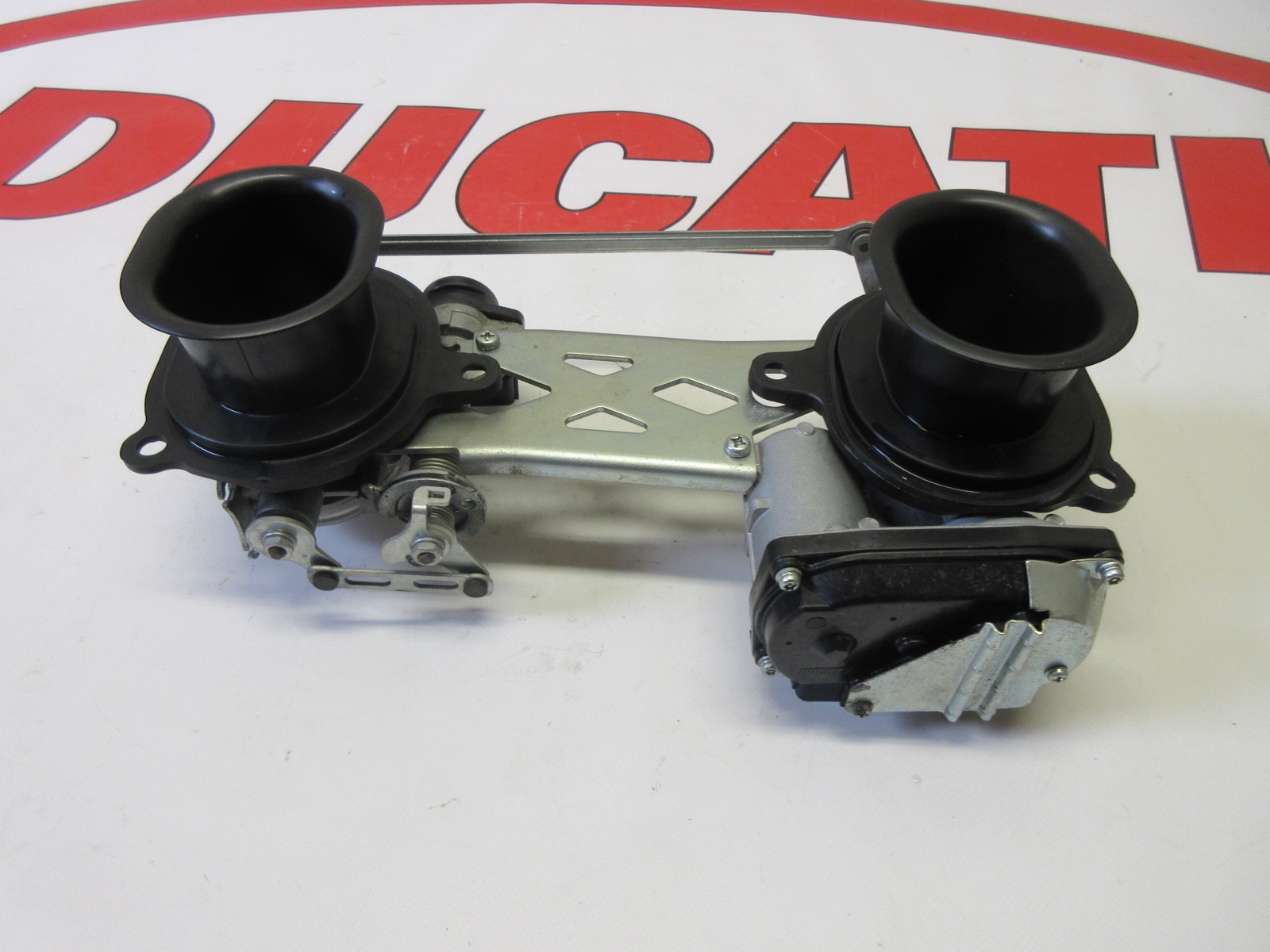 28240101A ドゥカティ純正 THROTTLE BODY JP店 28240101A ドゥカティ純正 THROTTLE BODY JP店 Ducati double injector