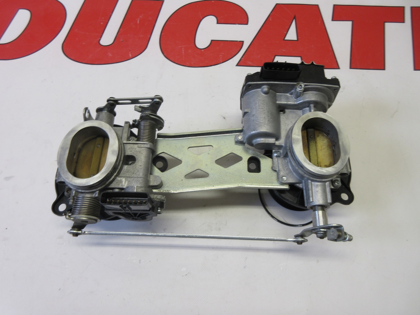 28240101A ドゥカティ純正 THROTTLE BODY JP店 28240101A ドゥカティ純正 THROTTLE BODY JP店 Ducati double injector