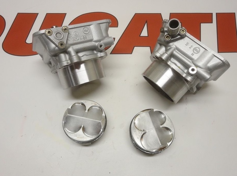 DUCATI HORIZONTAL + VERTICAL CYLINDERS BARRELS SET WITH HQ PISTONS 748R