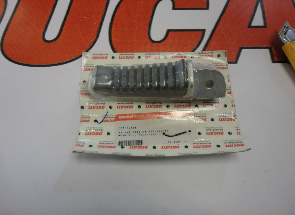 DUCATI RH REAR PASSENGER FOOTREST 037069865 SUPERSPORT SPORT TOURING RIGHT HAND