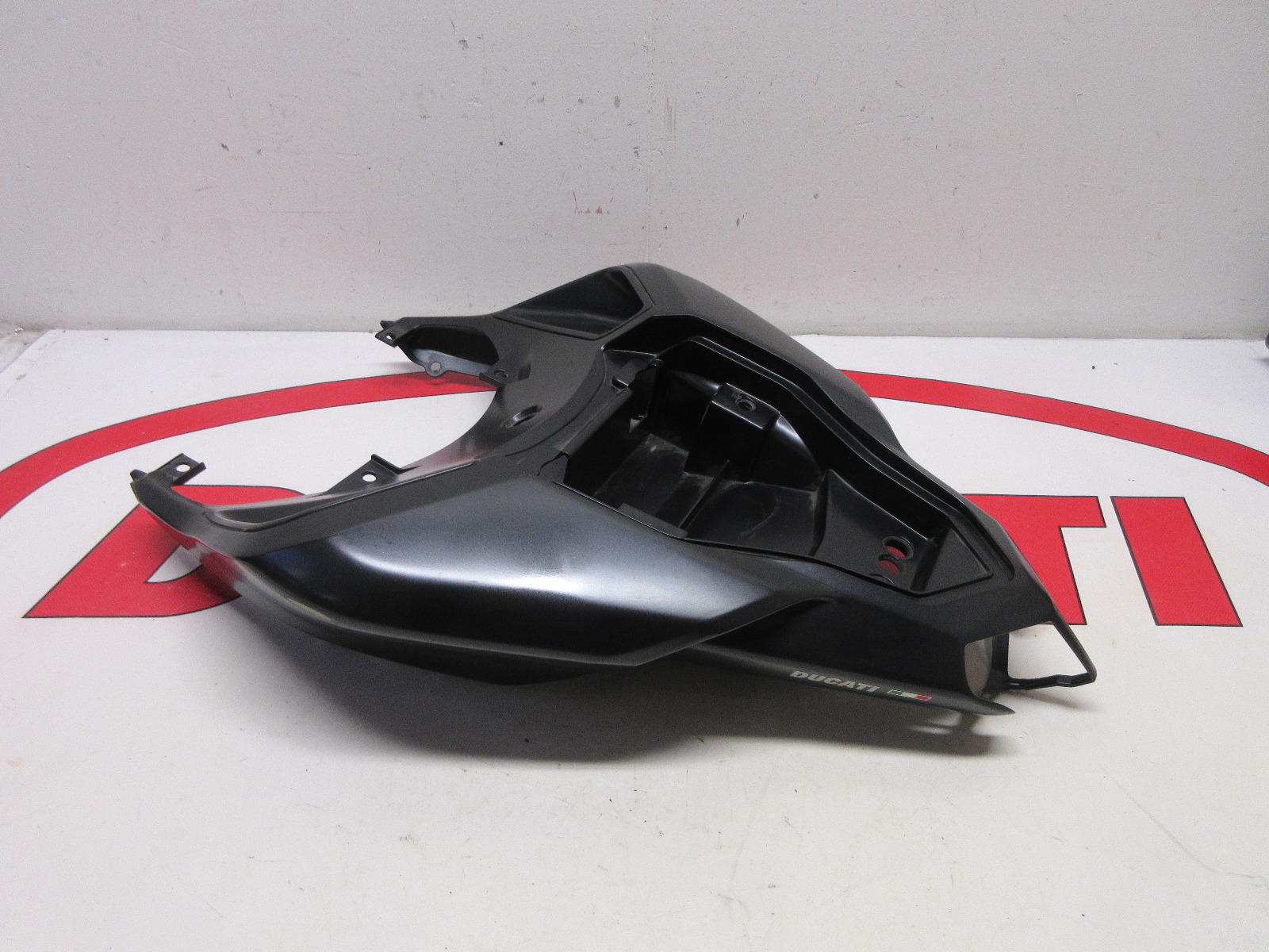 Ducati rear seat fairing tail 848 1098 1198 black 48321601AK