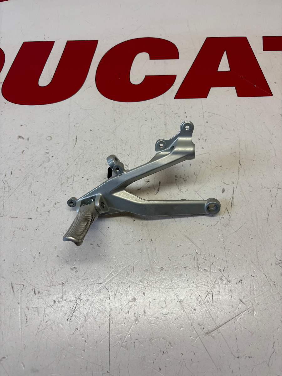 Ducati right footrest + bracket Panigale V4 82413471BA 18/21