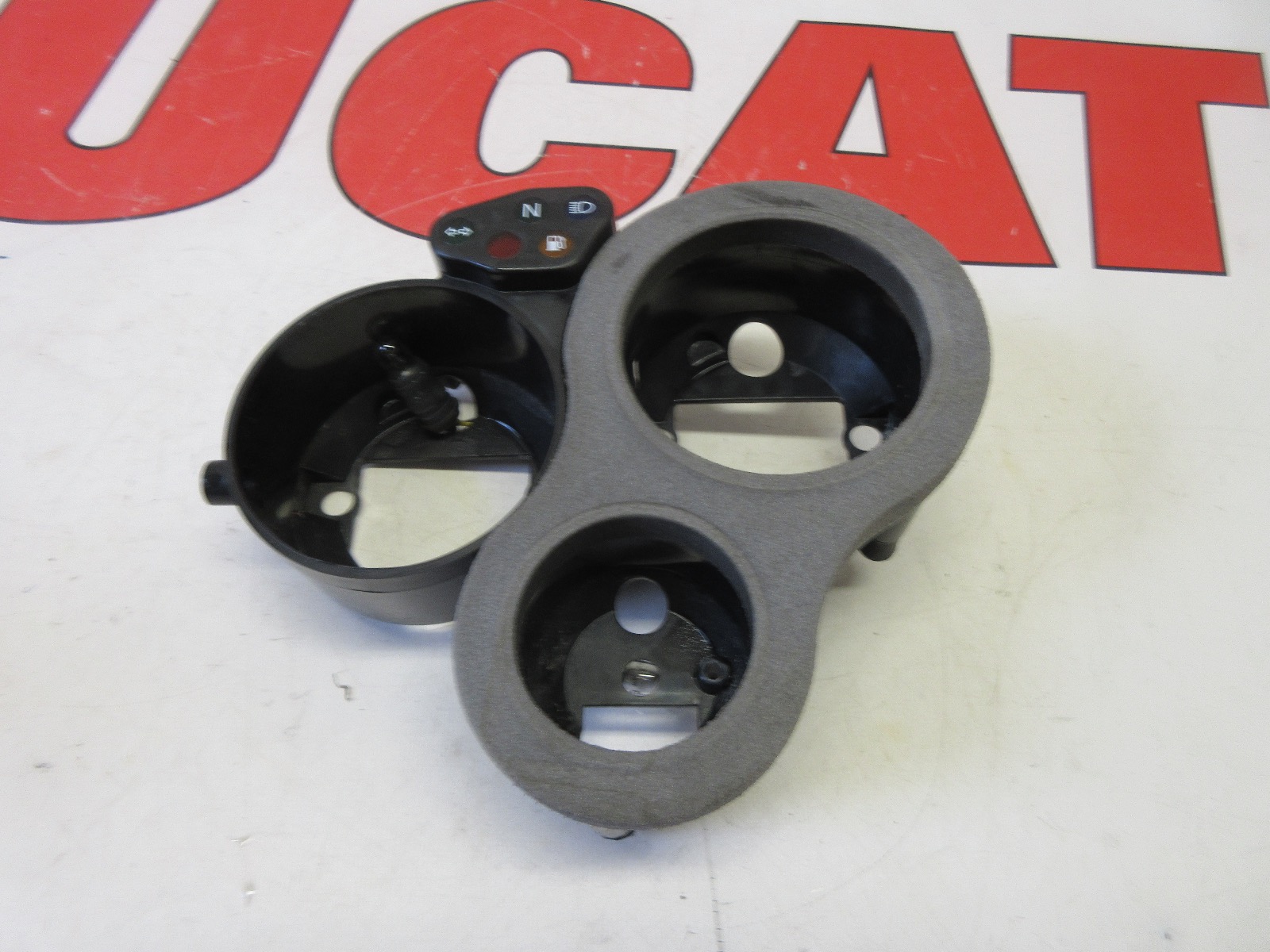 Ducati instrument speedo tacho meter holder 748 916 996 998 000078348