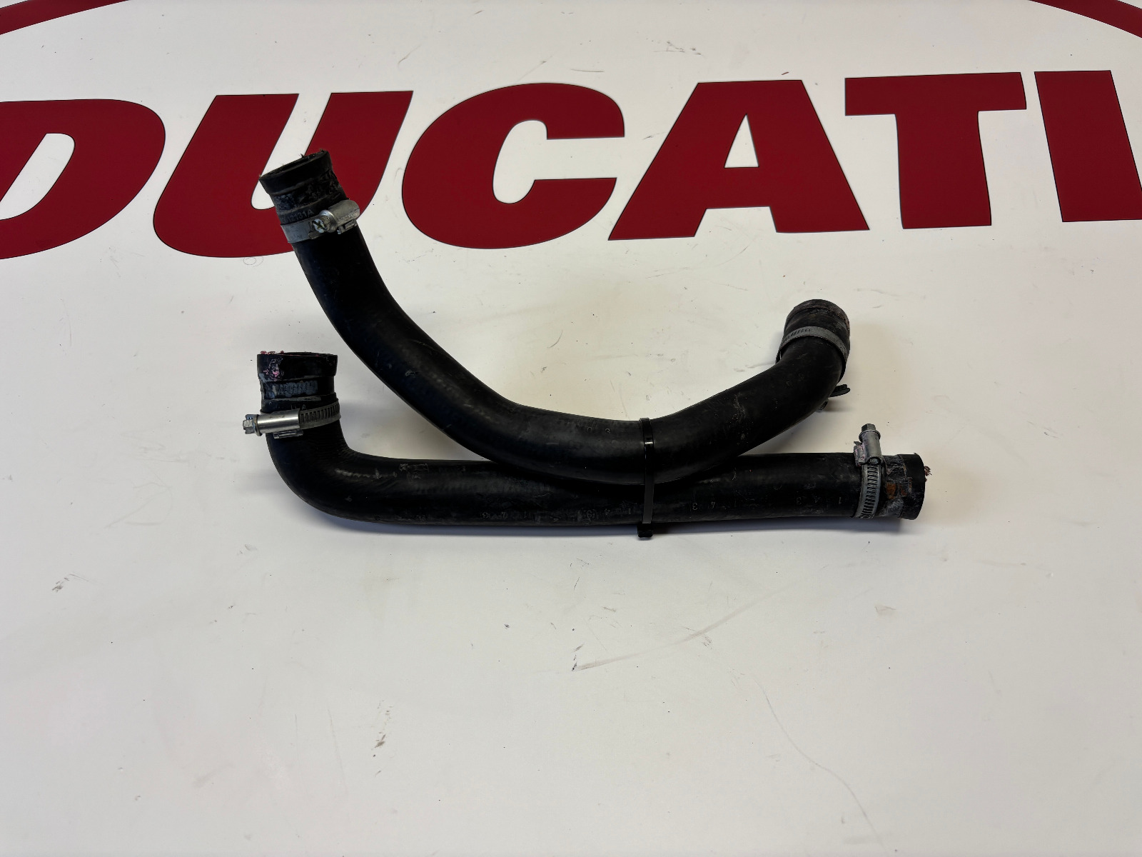 Ducati cooler hose upper / lower V2 899 959 1199 1299 80012111A