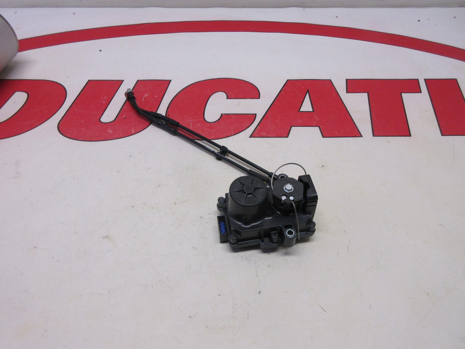 Ducati Exhaust valve servo with cable Panigale Streetfighter V4 V4S 59340621A