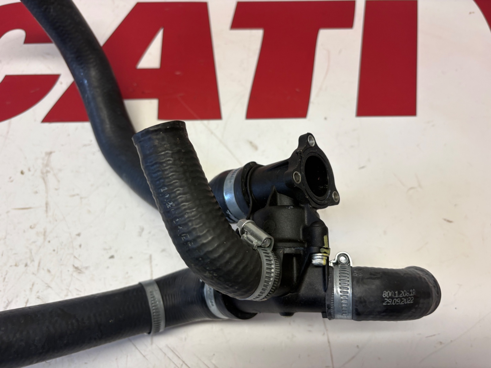 Ducati Panigale 1199 1299 899 959 V2 thermostat squirter housing hoses 55320122A