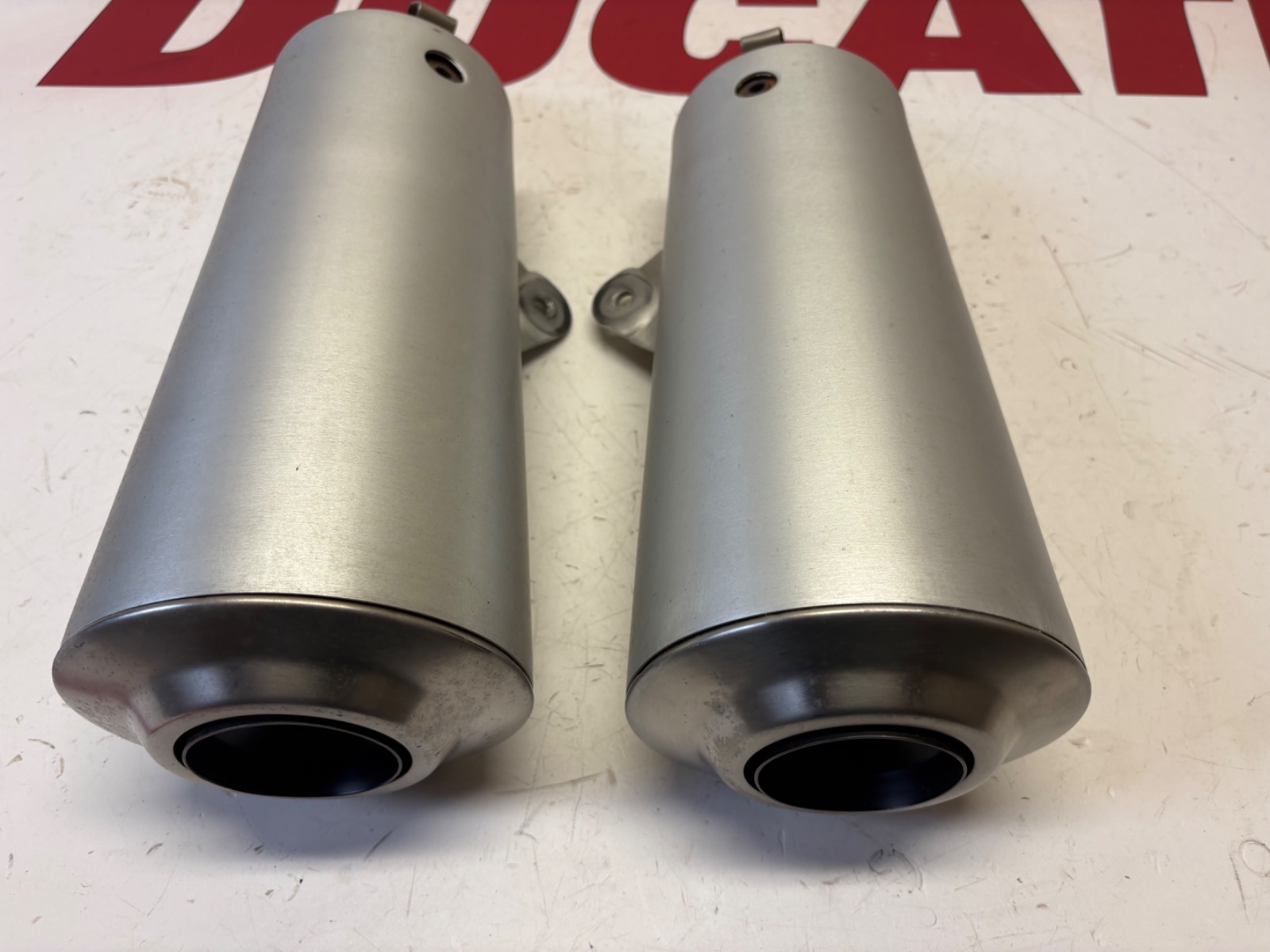 Ducati Left & right Monster 1100 S Auspuff exhaust silencers 57313001A 57412971A