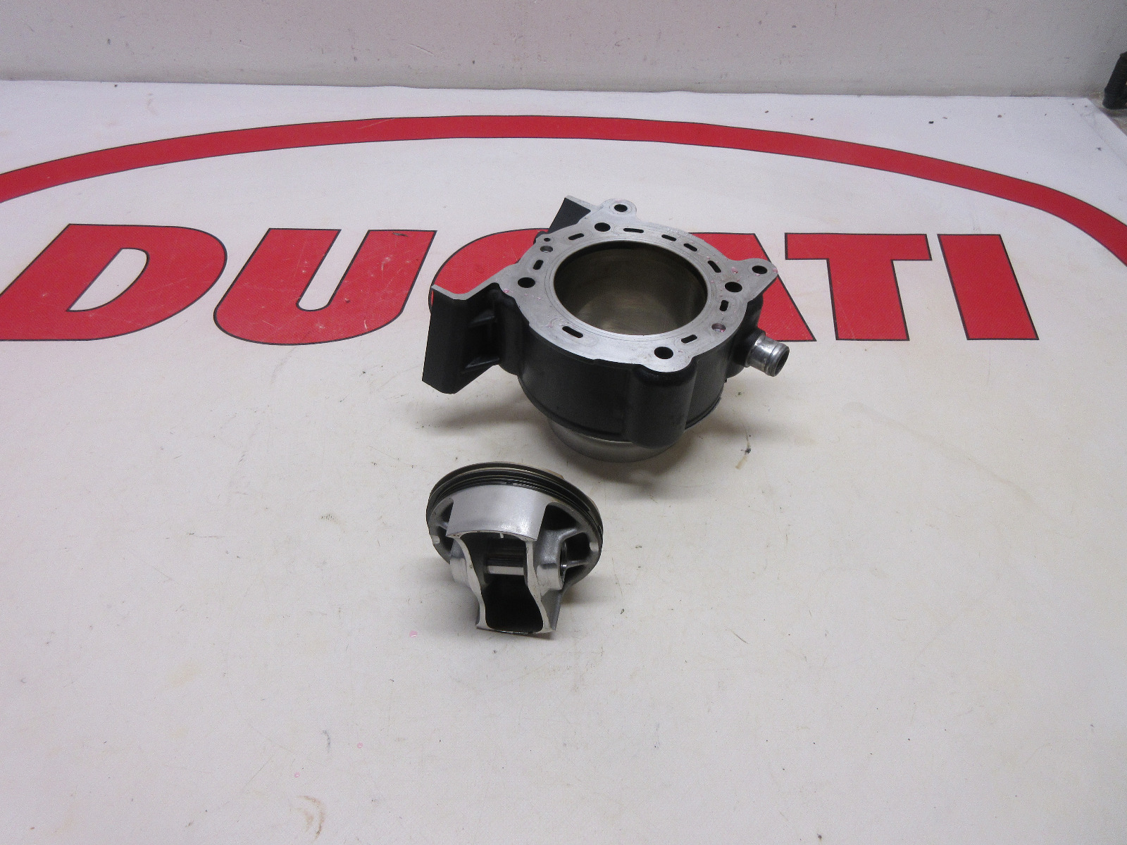 Ducati vertical cylinder with piston assy Supersport 12022622GI