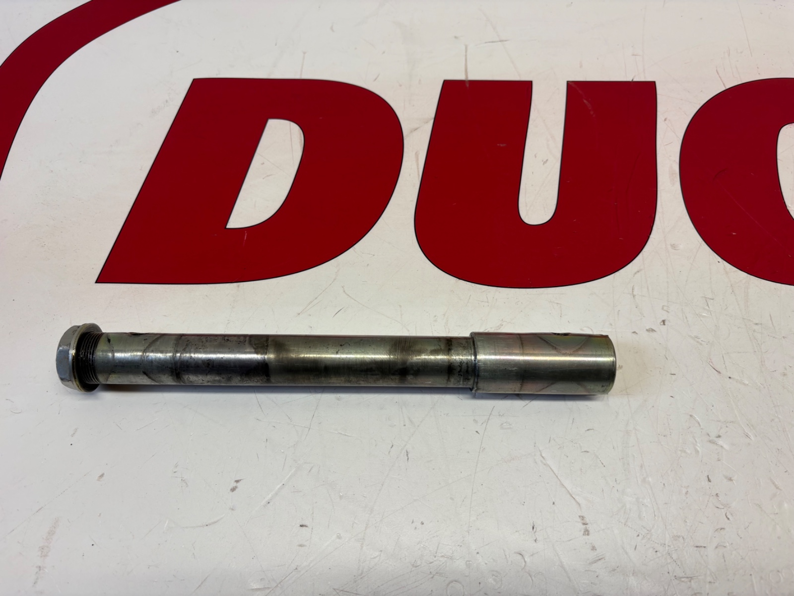 Ducati front wheel axle & nut 748 916 996 998 81910171A supersport ST