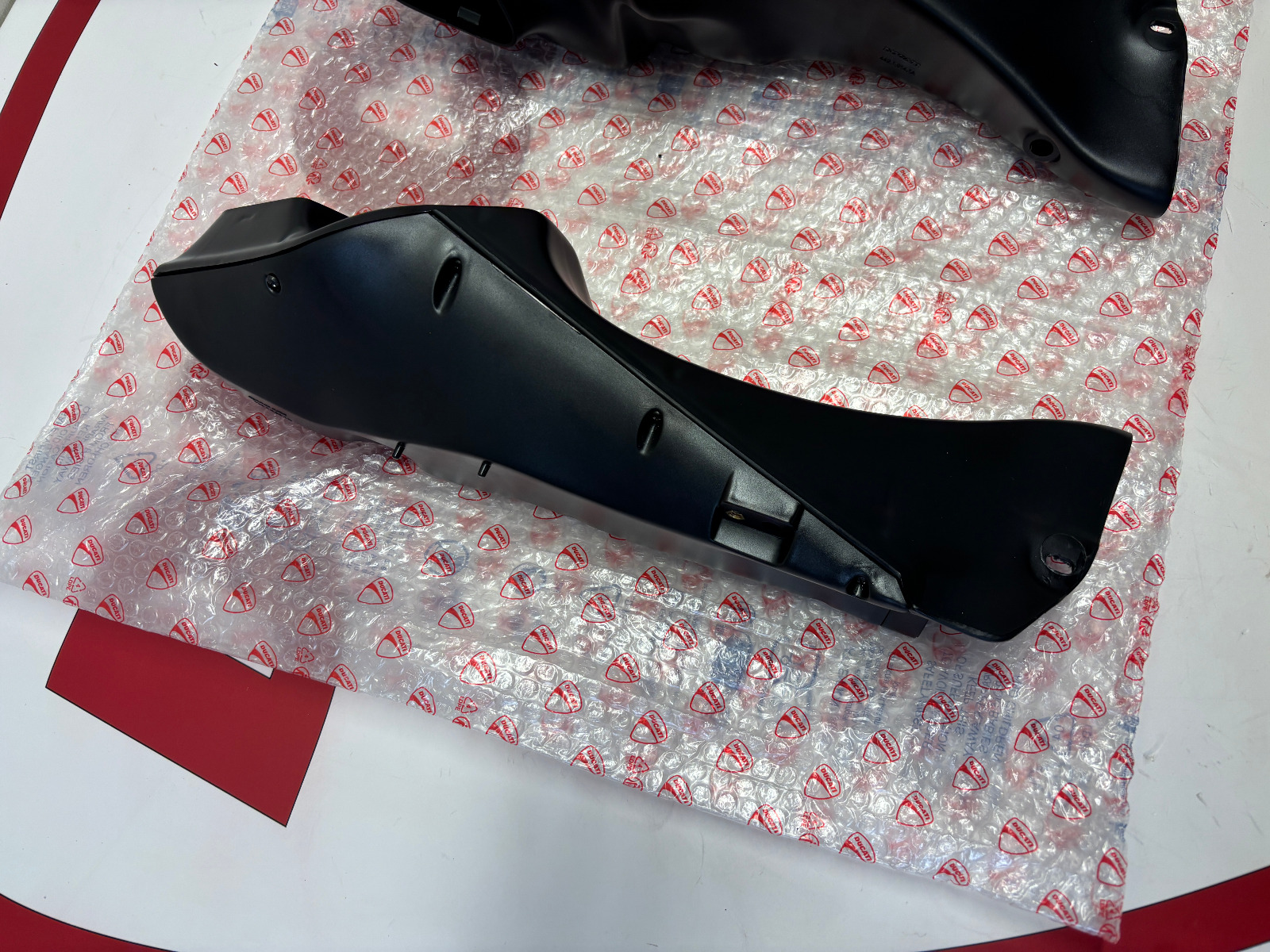 Ducati air duct intakes runners filter housing 748 916 996 44210141B