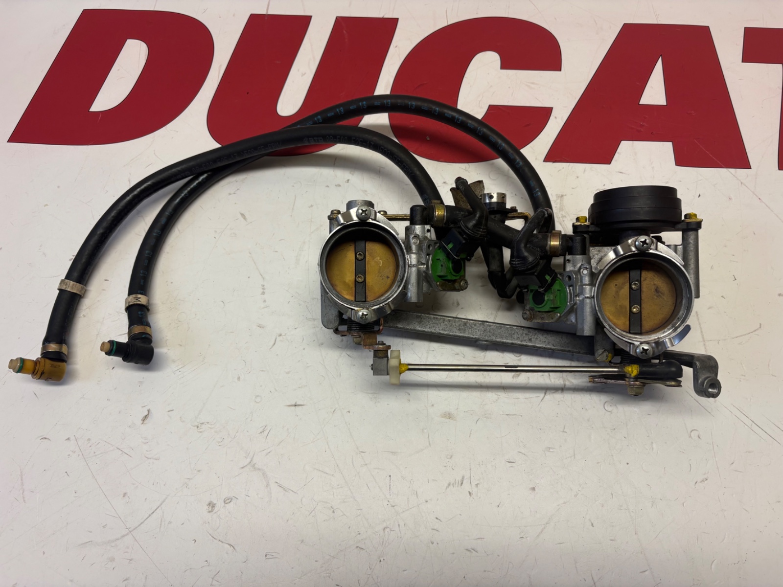 Ducati throttle bodies including hoses quick release TPS 28240122A 748 S 748SPS