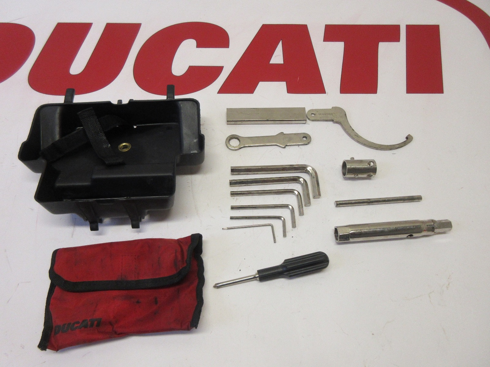 Ducati tool set tool tools box toolbox 748 916 996 998 69720082B