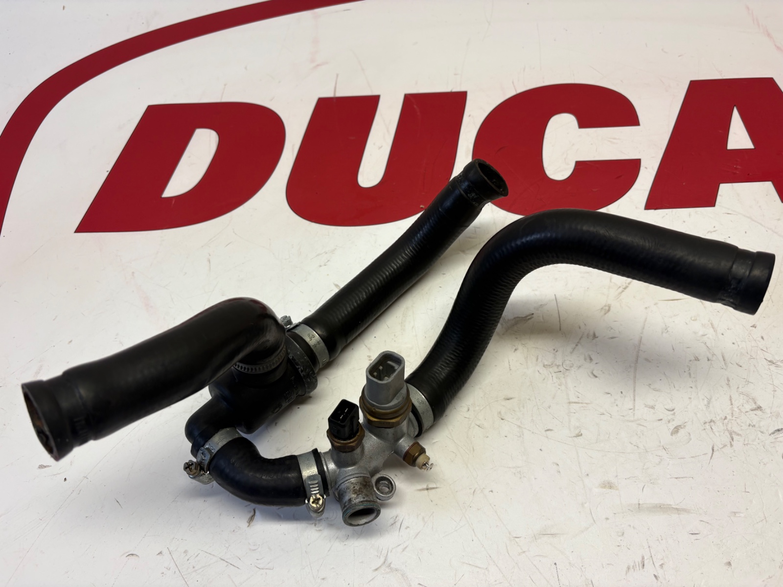 Ducati water coolant hoses thermostat union 996 916 748 81410371AB