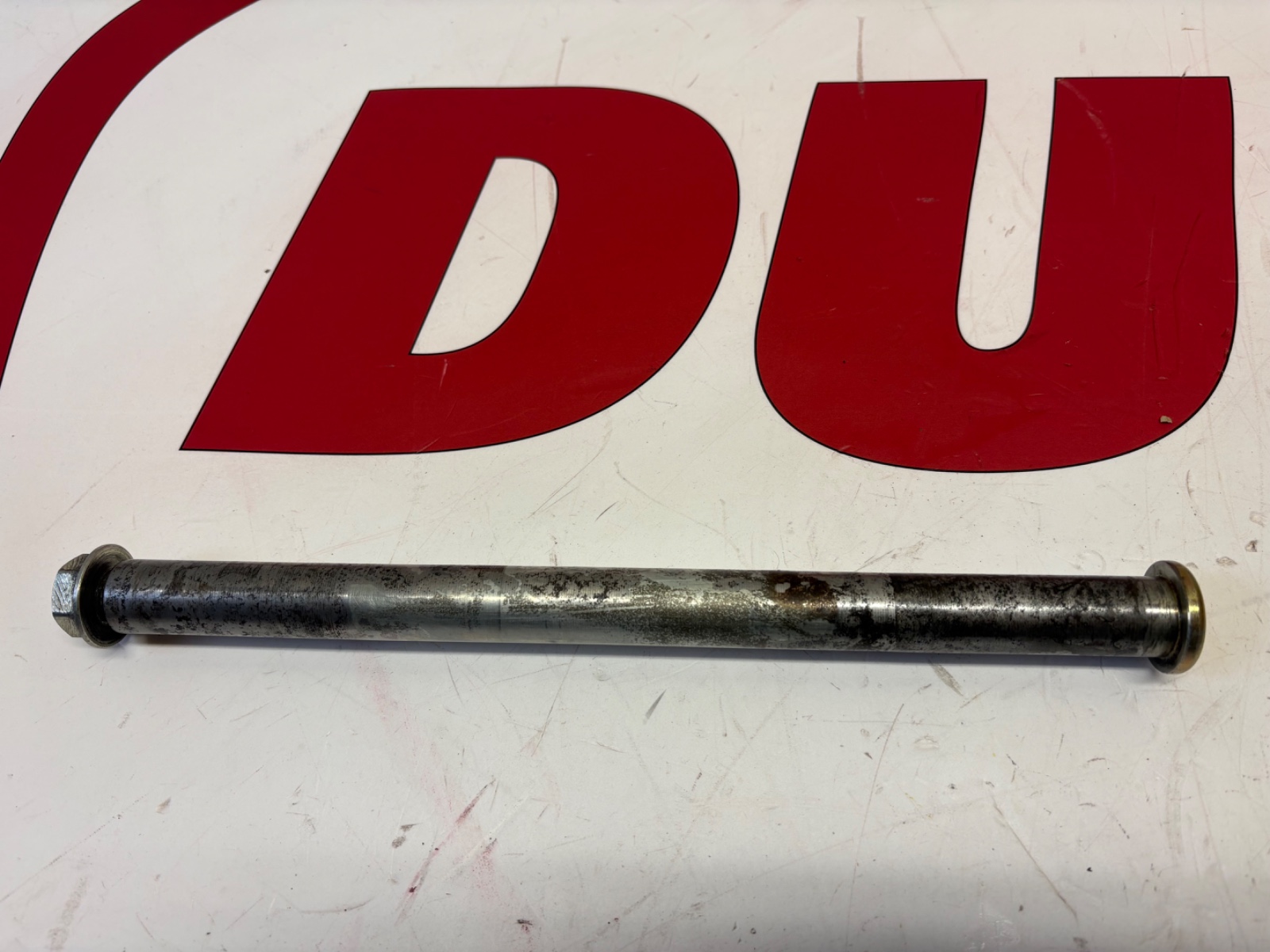 Ducati swingarm axle bolt 748 916 996 998 36910031A