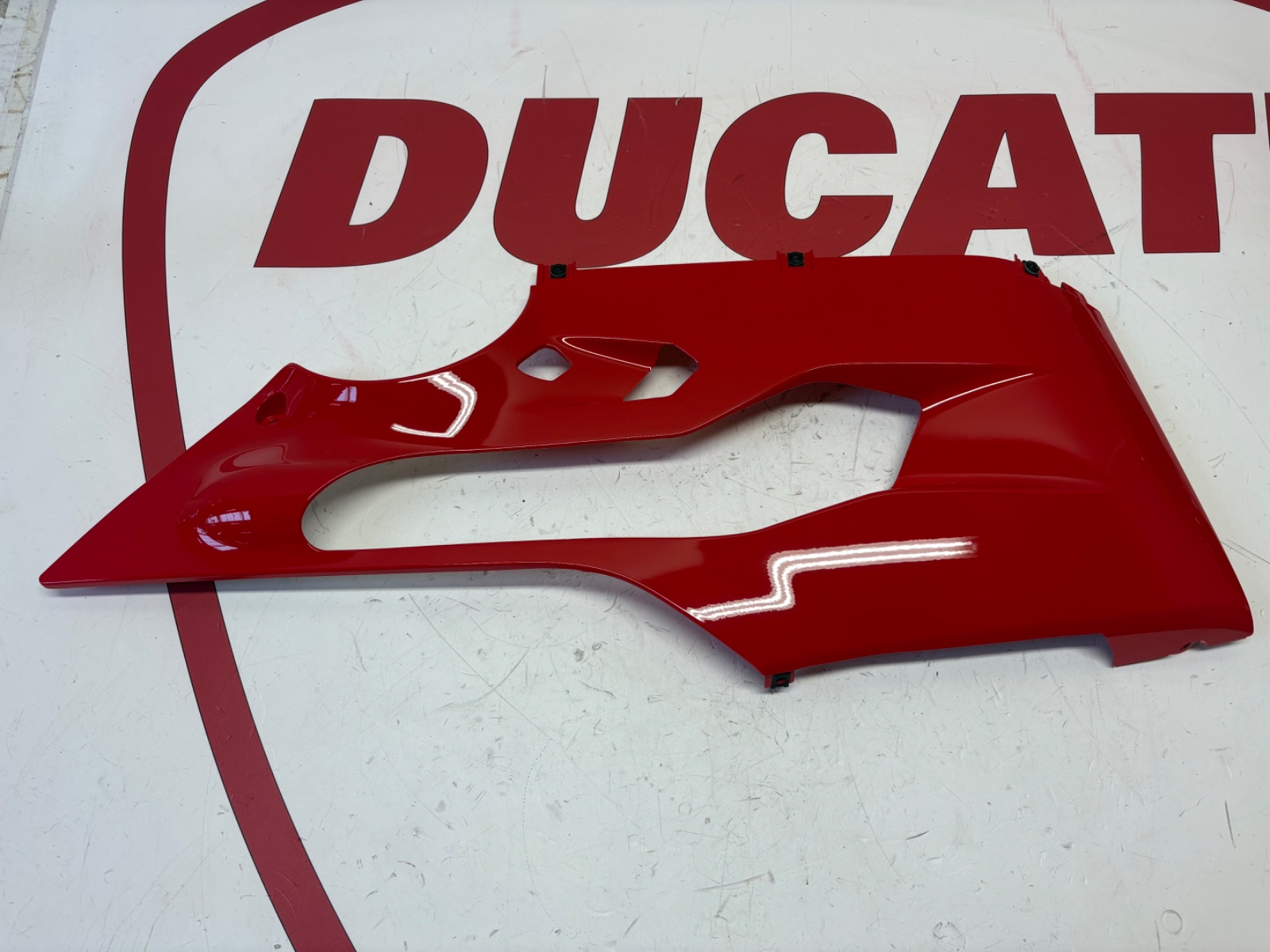 Ducati Right side lower fairing red Panigale 899 959 & V2 48013772AB