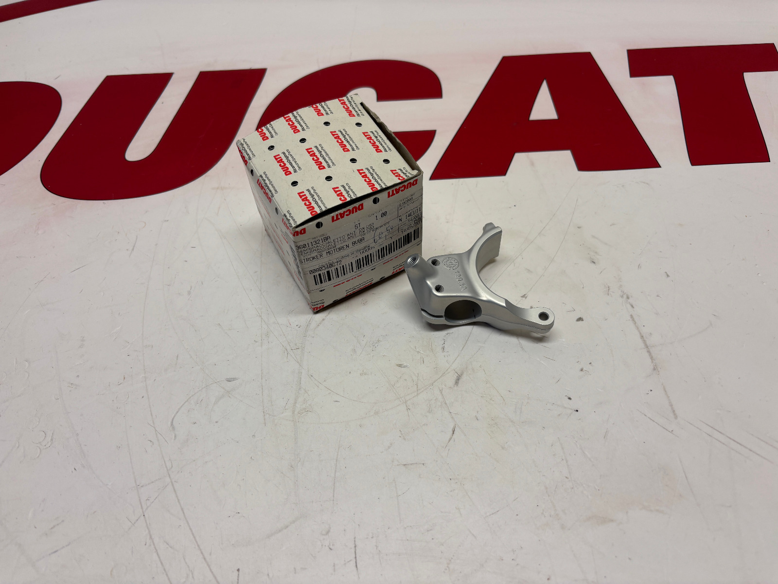 Ducati front handlebar clamp Panigale 1199 1299 899 959 V2 36011321BA