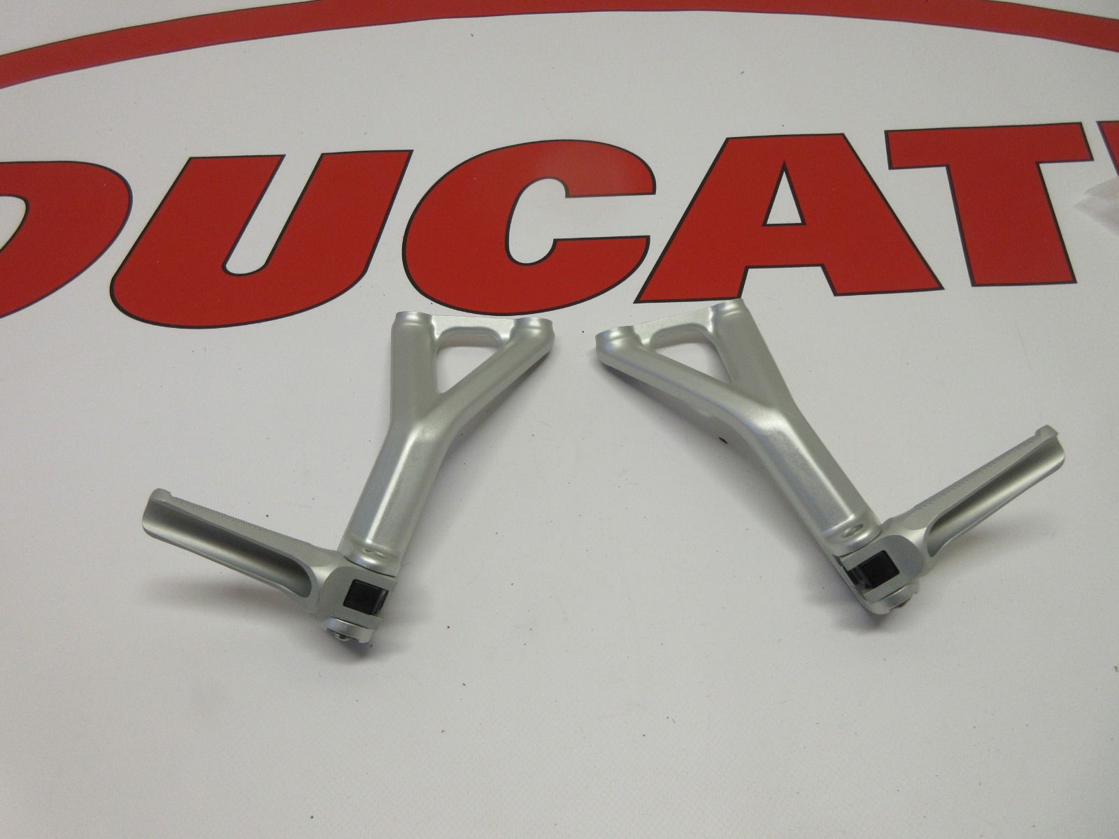 Ducati passenger pillion set footrests Panigale V4 V4S 82413591AA