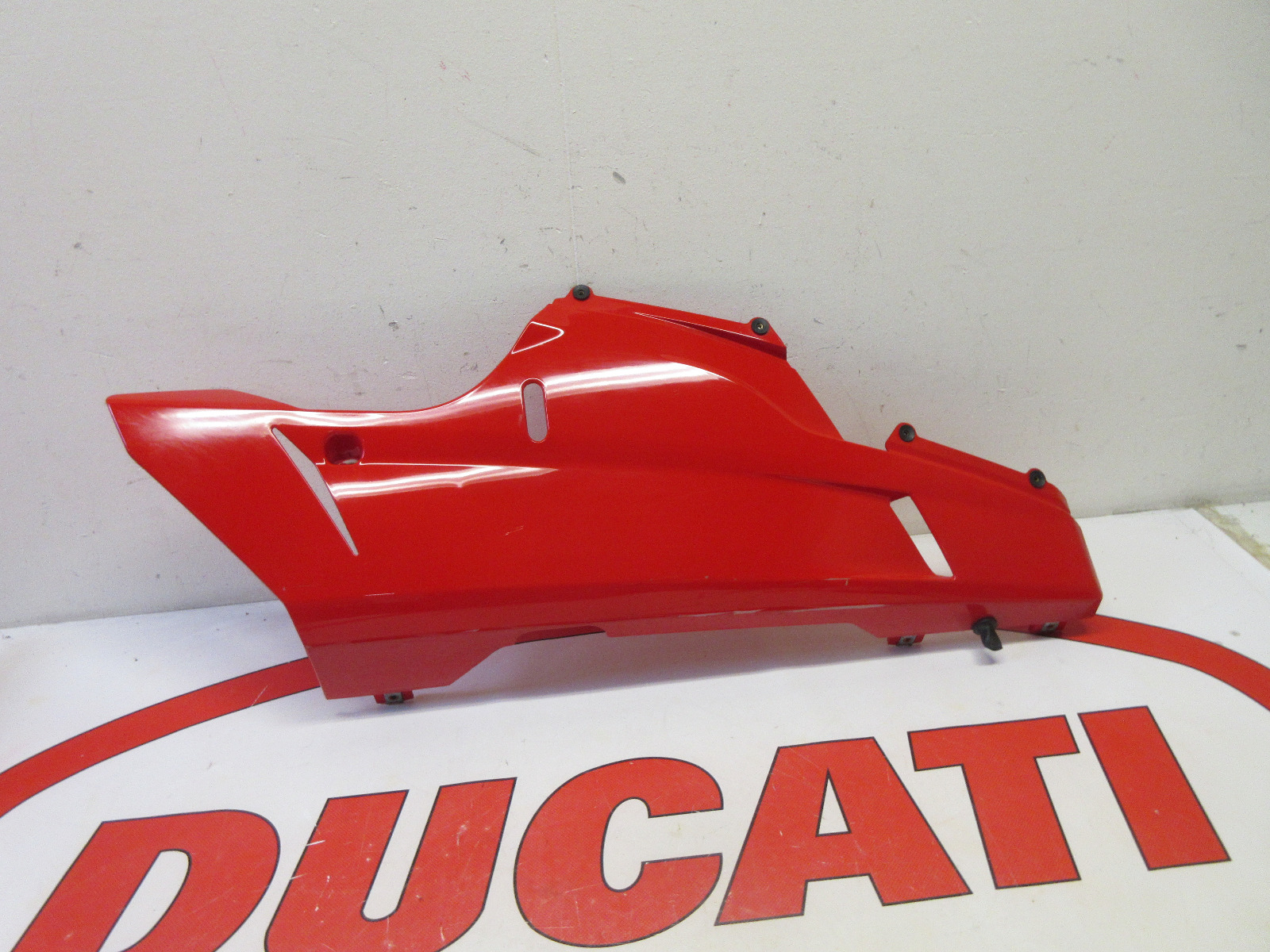  Ducati right hand lower fairing panel 848 1098 1198 red 48012302AA