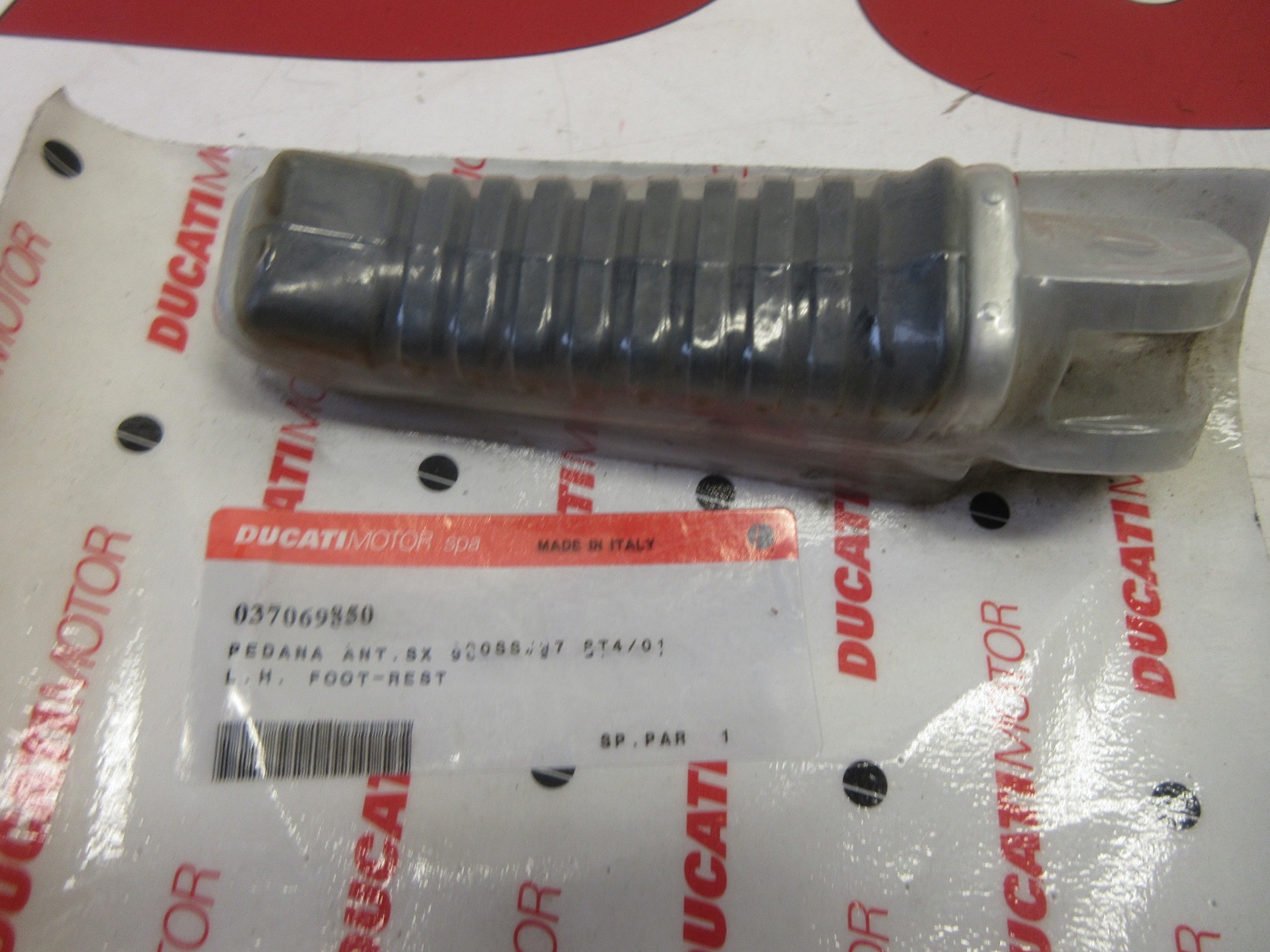 Ducati Left footrest front ST2 ST3 ST4 851 907 Supersport 600 750 900 037069850