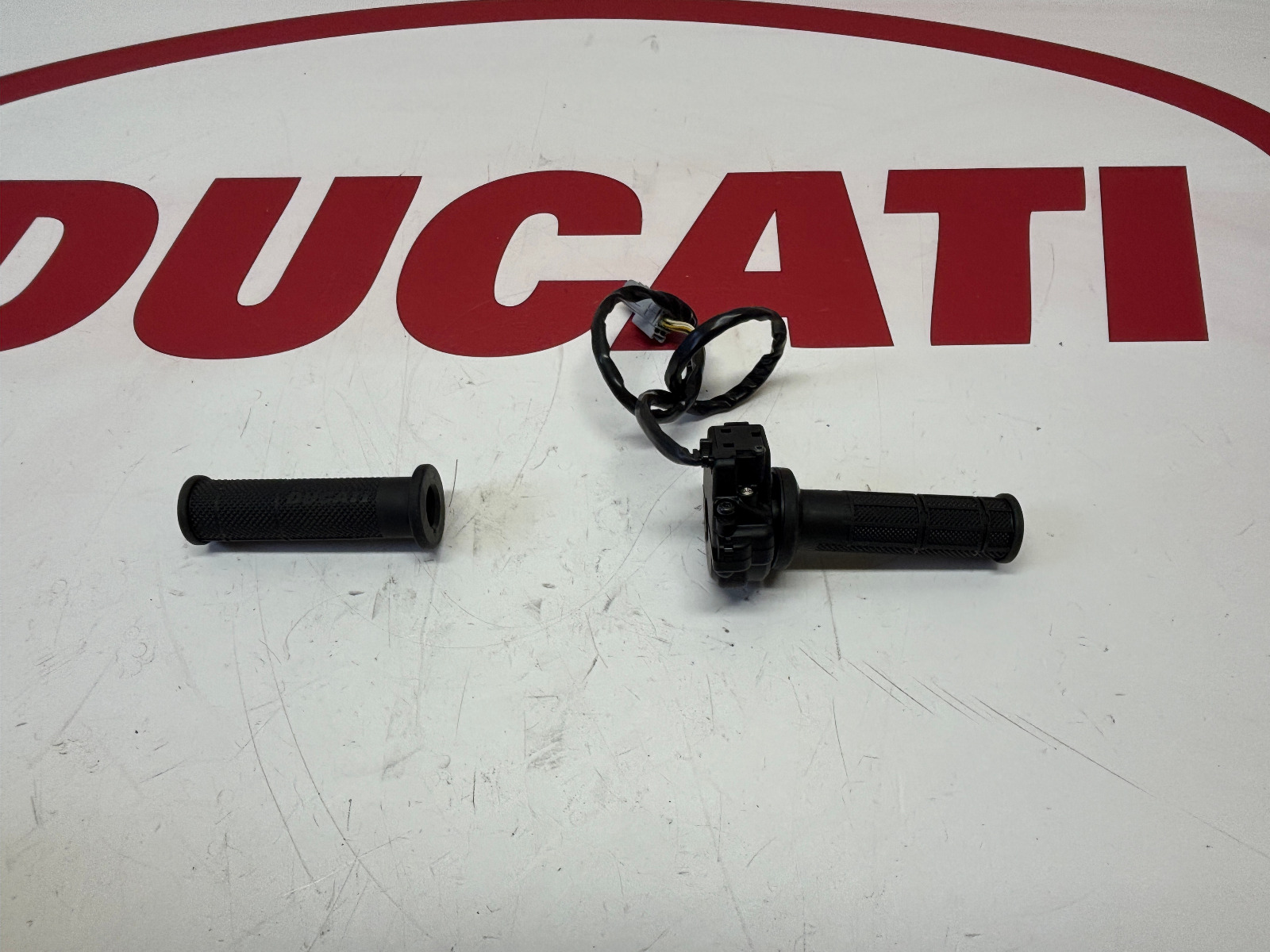 Ducati trottle control grip set Multistrada V4 1260 66020121B