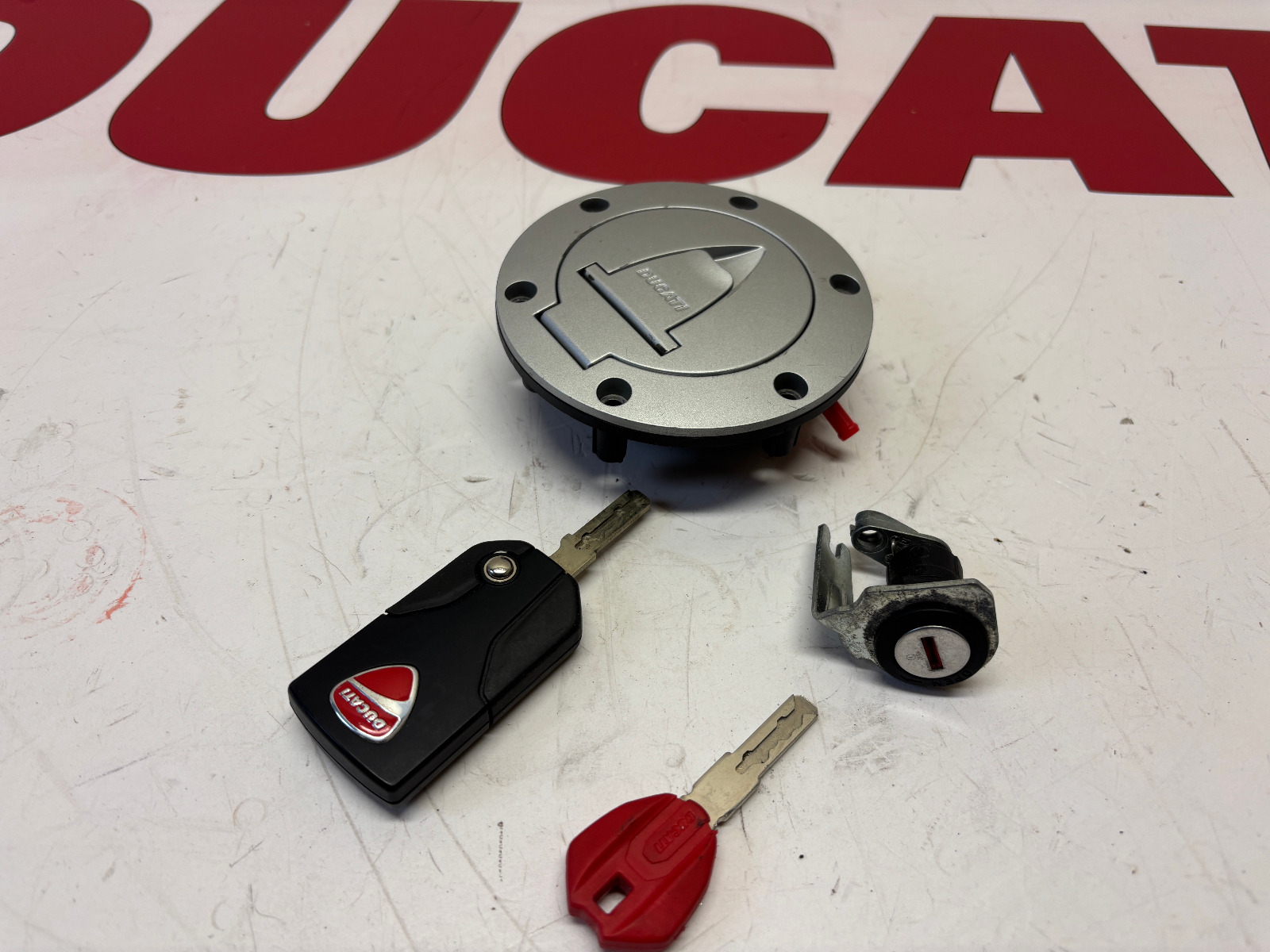 Ducati Fuel cap / seat lock chip key Multistrada 1200 59810273B
