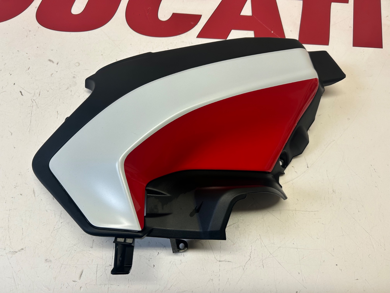 Ducati Panigale V2 Right fuel tank fairing cowl extractor white red 4801B012AC