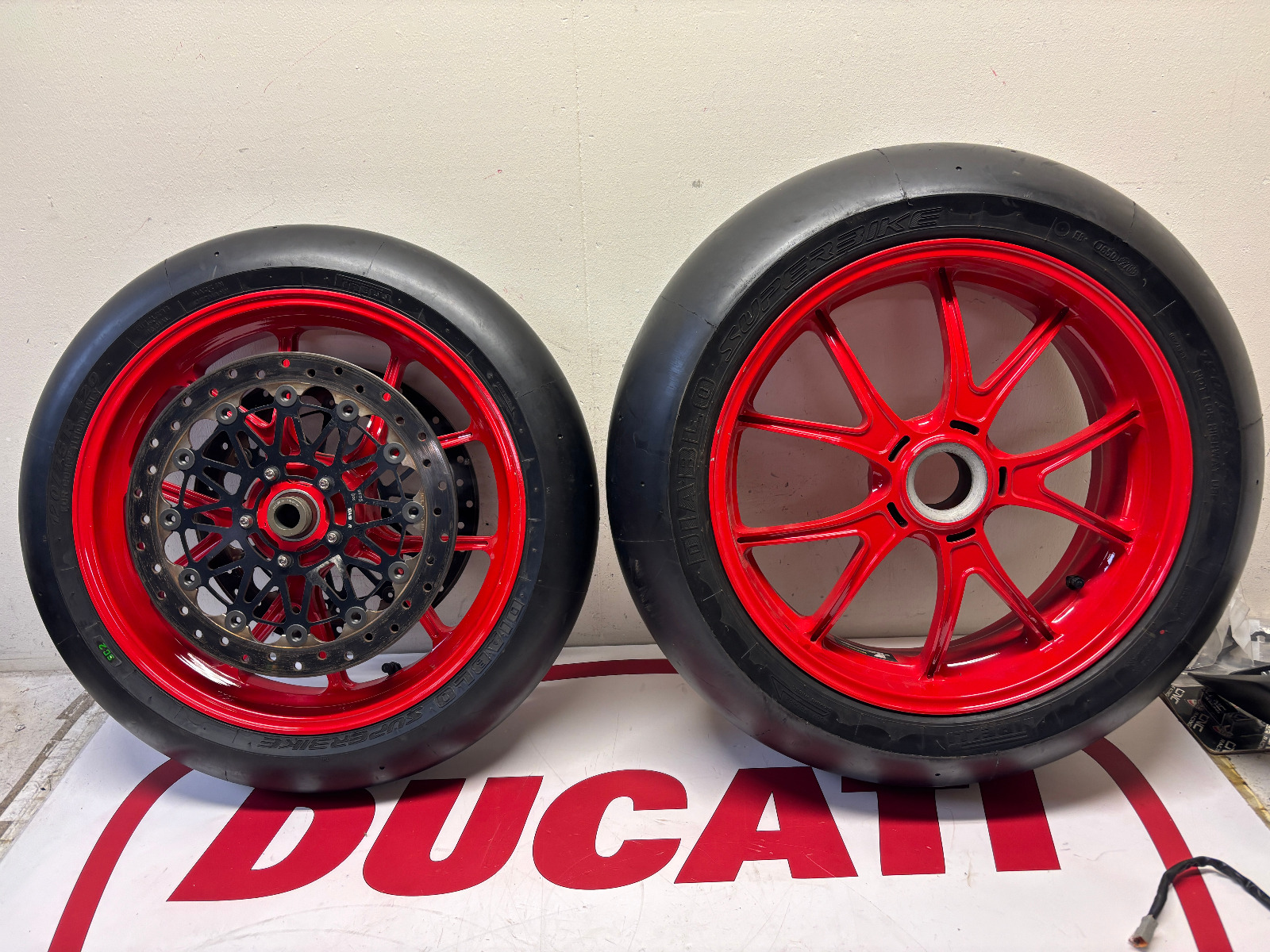 Ducati Corse WSBK Magnesium Wheels 16.5” – Carlos Checa – 1098RS RARE