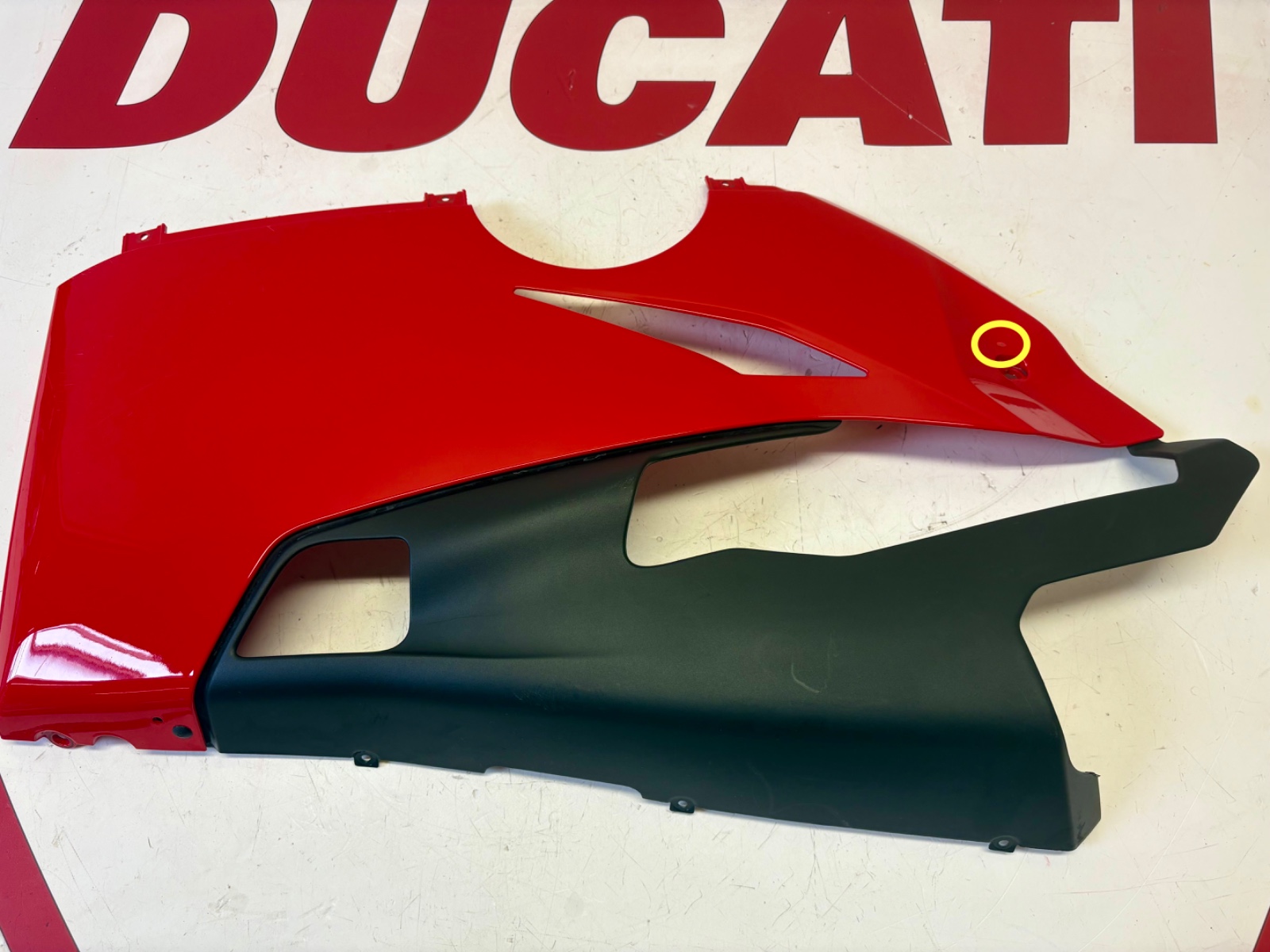 Ducati left lower fairing red Panigale V4S V4 48019275BA