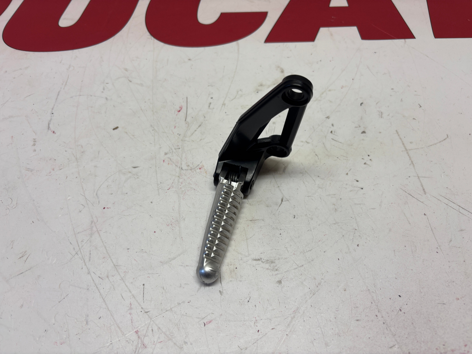 Ducati Right hand footrest bracket Streetfighter 848 1100 82411551A