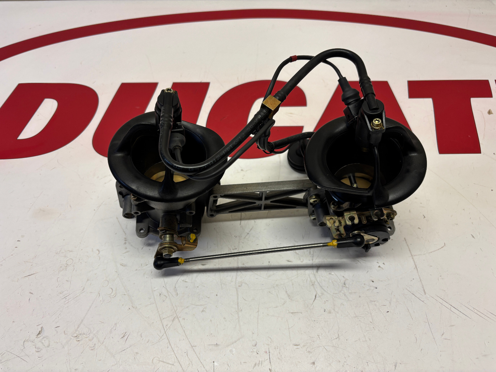 Ducati injector holder Streetfighter/ panigale v2 13510601A D