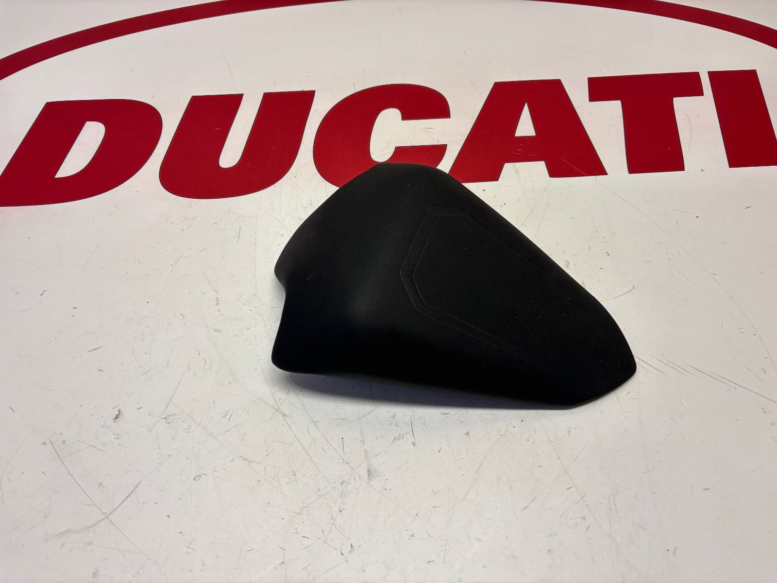 Ducati Passenger pillion seat Panigale V2 V4 V4S & Streetfighter V4 S 595P6401AH D