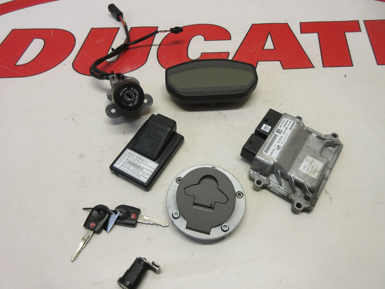 Ducati lock set speedo ignition ecu keys Monster 821 40611052E