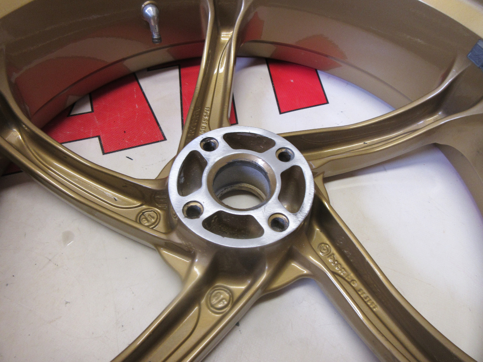 Ducati 748、916、996、998用ホイール BST CARBON WHEELS BLACK DIAMOND DUCATI 748 - 916 - 996 - 998