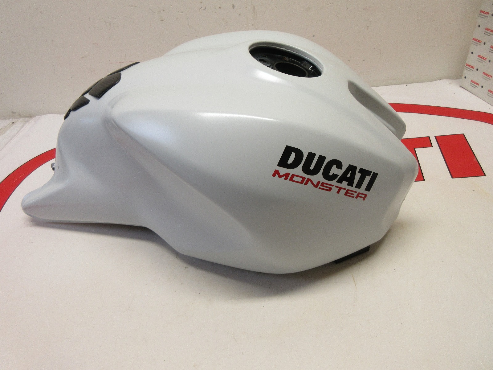 Ducati fuel petrol gas tank Monster 821 58612001CW 2014 - 2016
