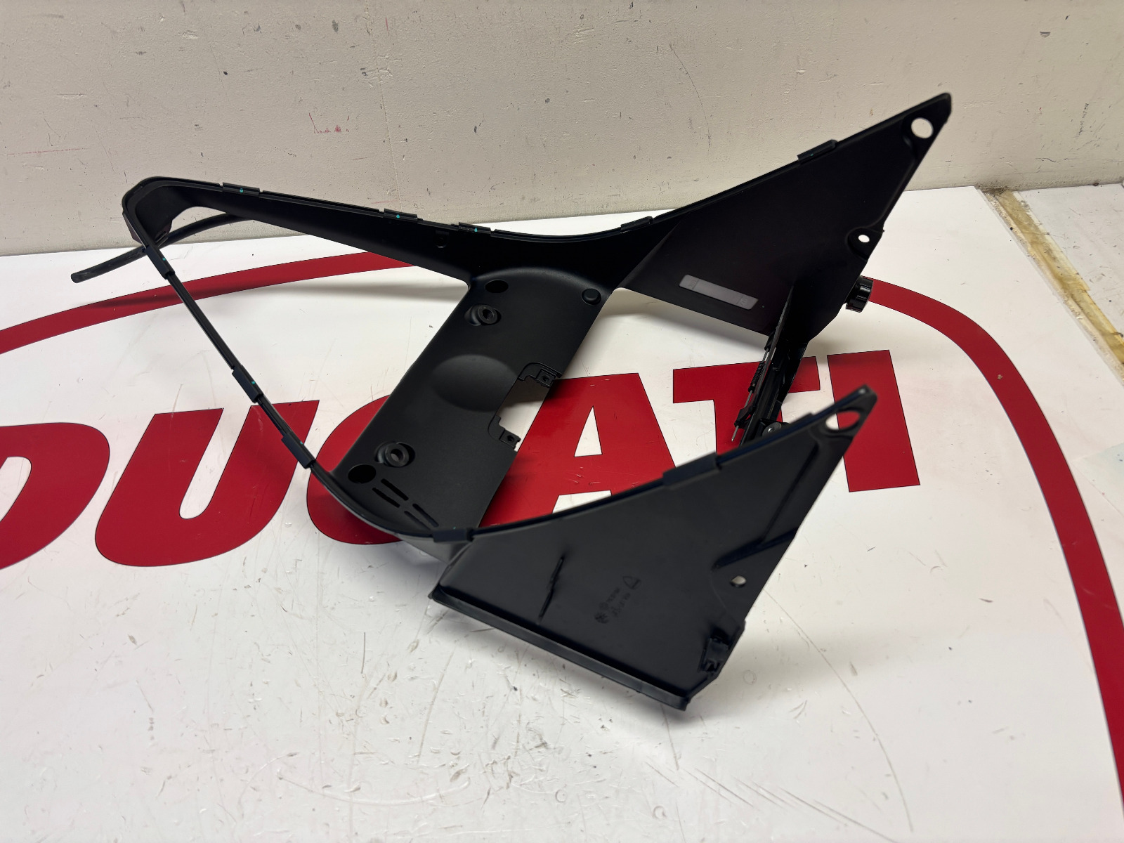 Ducati cooler radiator holder brace Panigale V2 48411542A