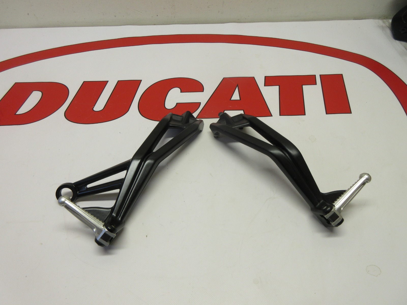 Ducati passenger footrest step set Streetfighter 848 1098 82411571A