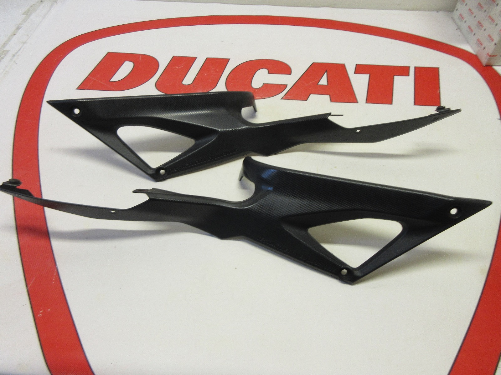 Ducati left right tank seat side panel covers 848 1098 1198 48211391A 48211401A
