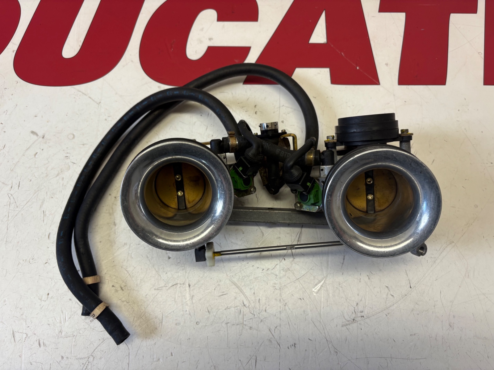 Ducati throttle bodies including hoses & TPS sensor 28240122A 748 748S 748SPS