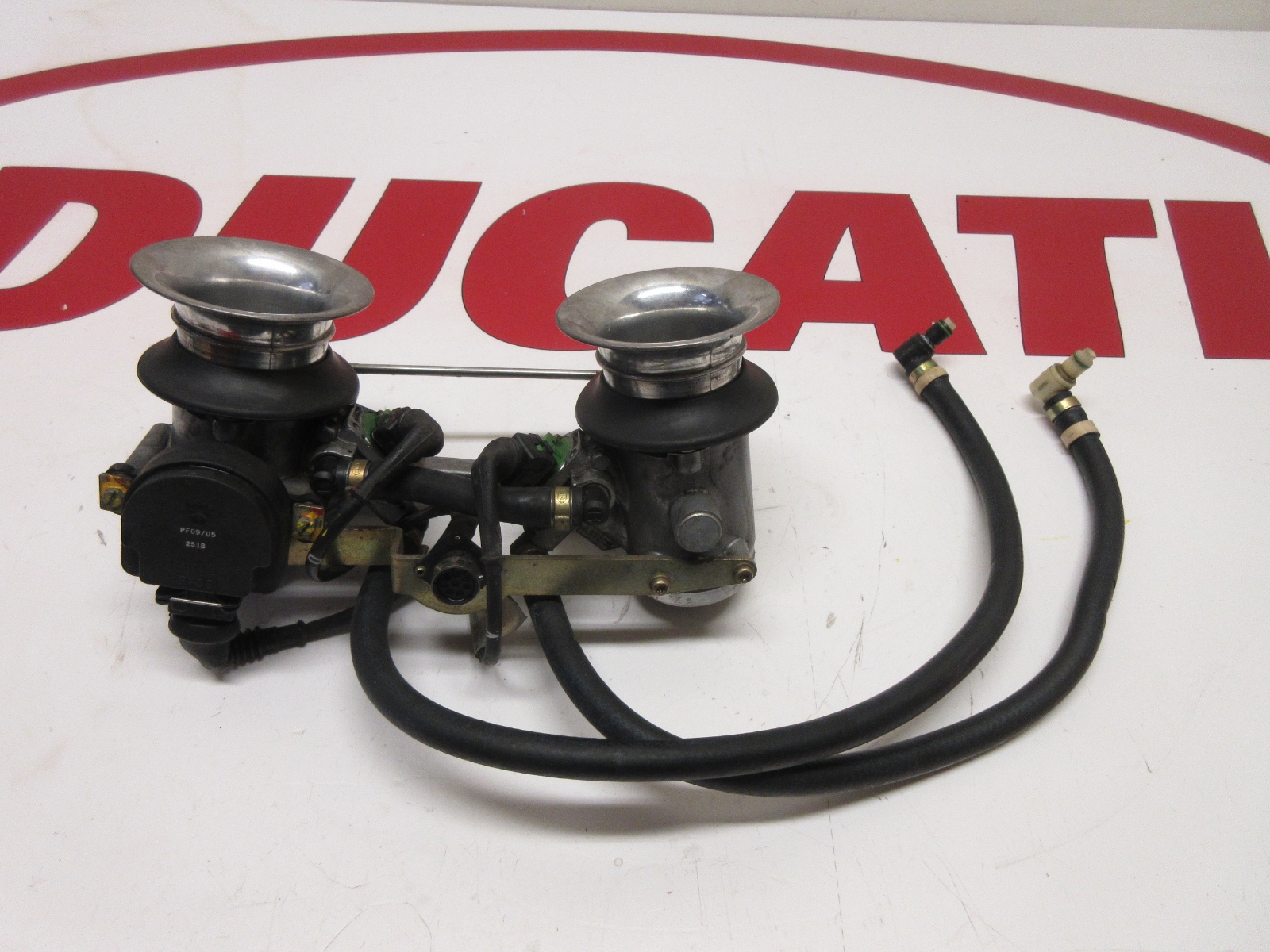 Ducati throttle bodies & hoses quick release TPS 28240122A 748 748S 748SPS