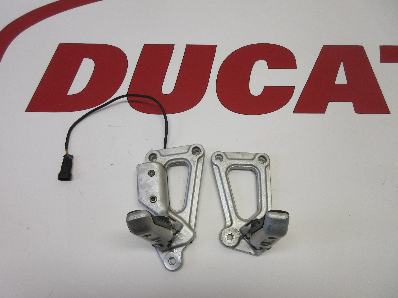 DUCATI RIDER FOOTREST HANGERS BRACKET SUPERSPORT 600 750 900 82410101B 82410111A