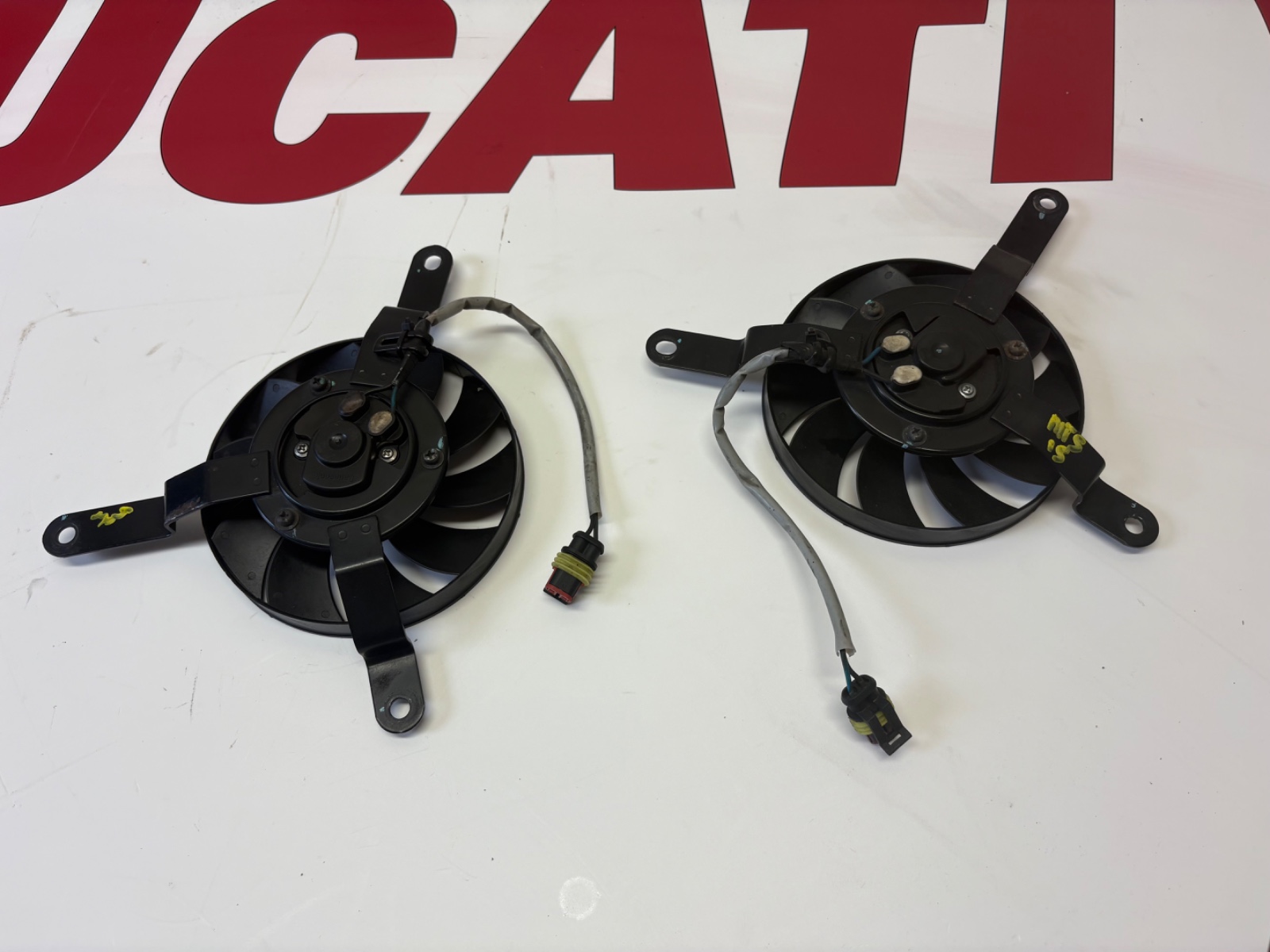 Ducati Multistrada 1200 950 1260 enduro V2 water cooler Fans 2015 2024 55040401A
