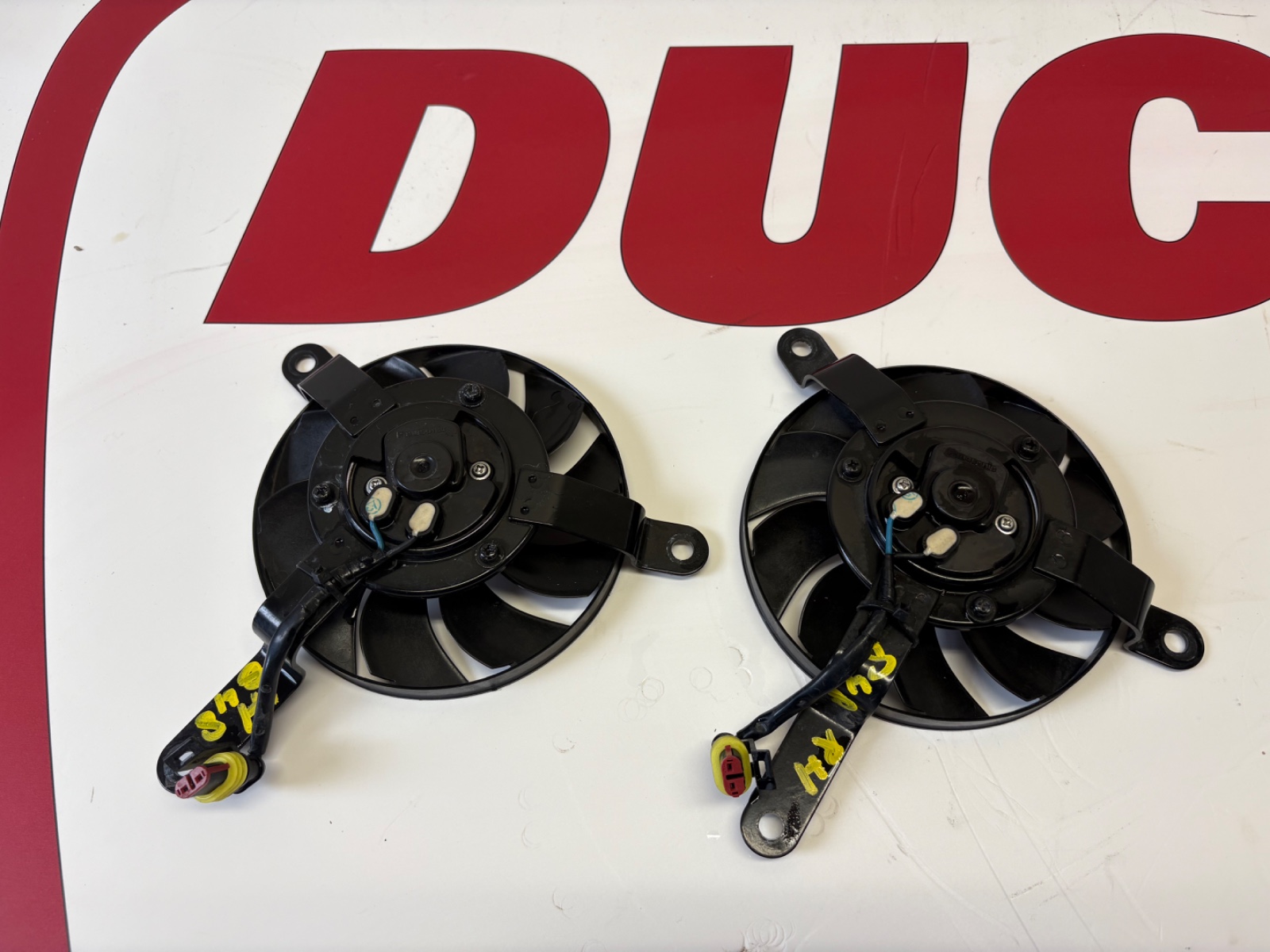 Ducati Left & right radiator fan watercooler cooler 848 1098 1198 55040171A