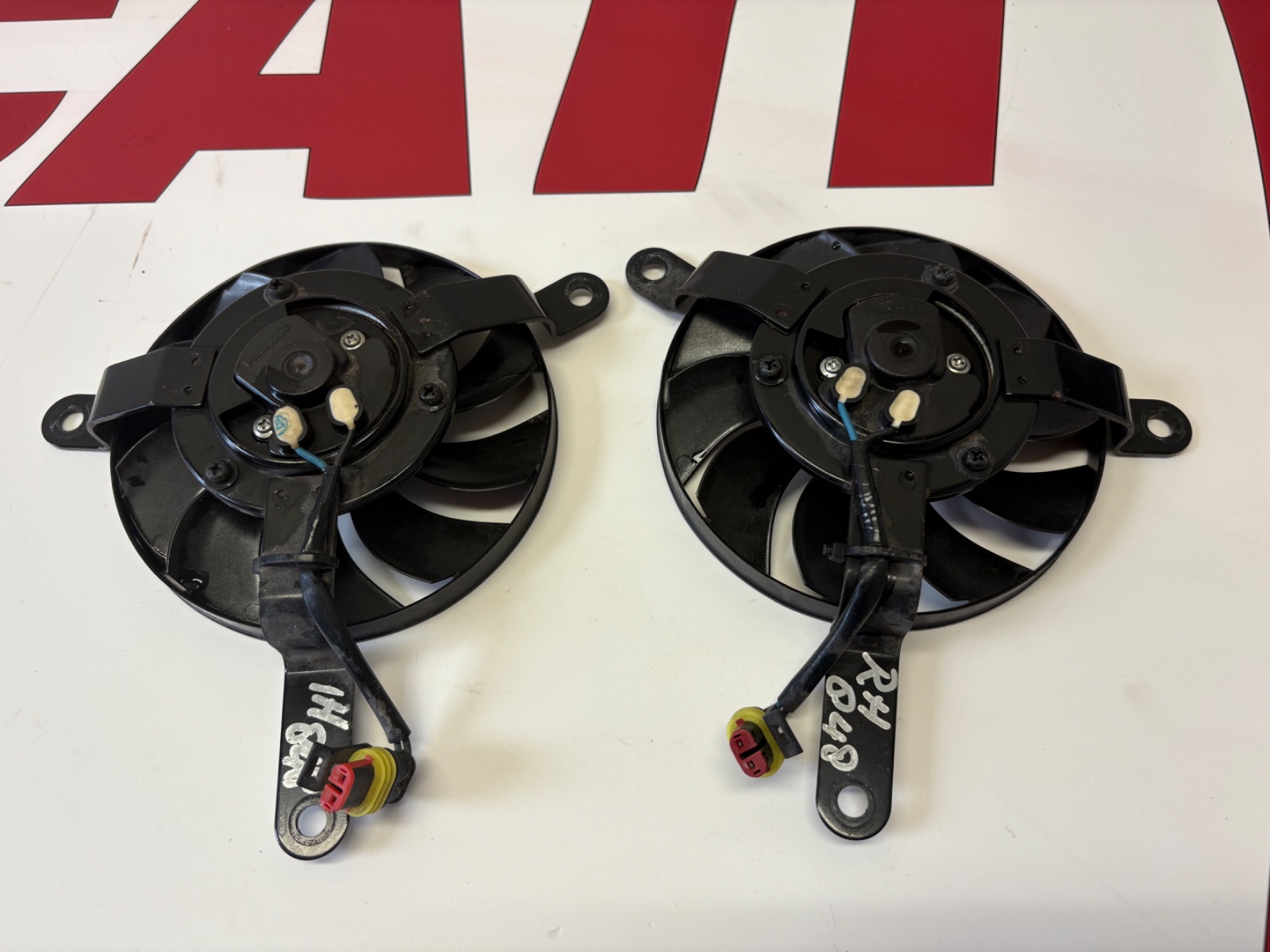 Ducati Right & left radiator fan watercooler cooler 848 1098 1198 55040181A